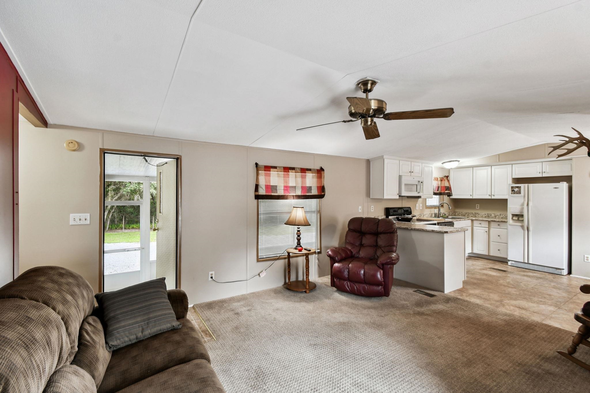 Image 51 of 90 For 135 Lake Como Dr