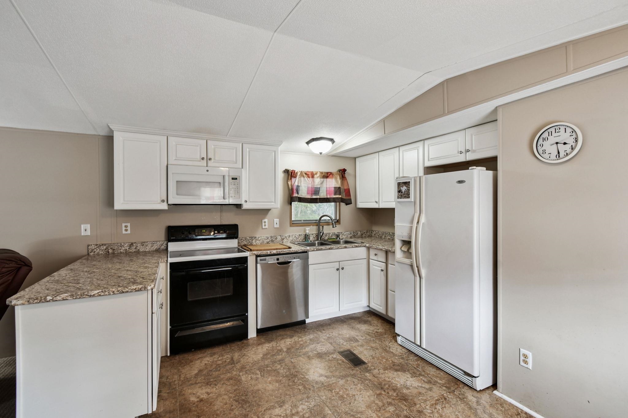 Image 53 of 90 For 135 Lake Como Dr