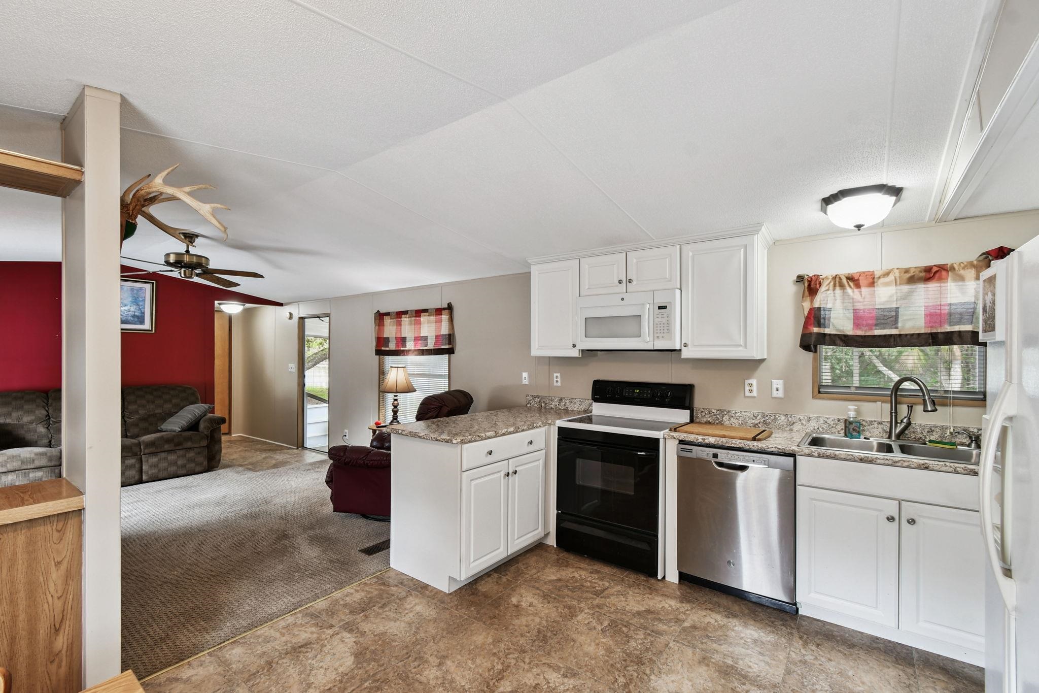 Image 56 of 90 For 135 Lake Como Dr