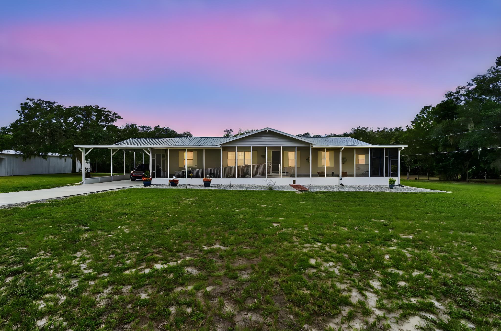 Image 6 of 90 For 135 Lake Como Dr