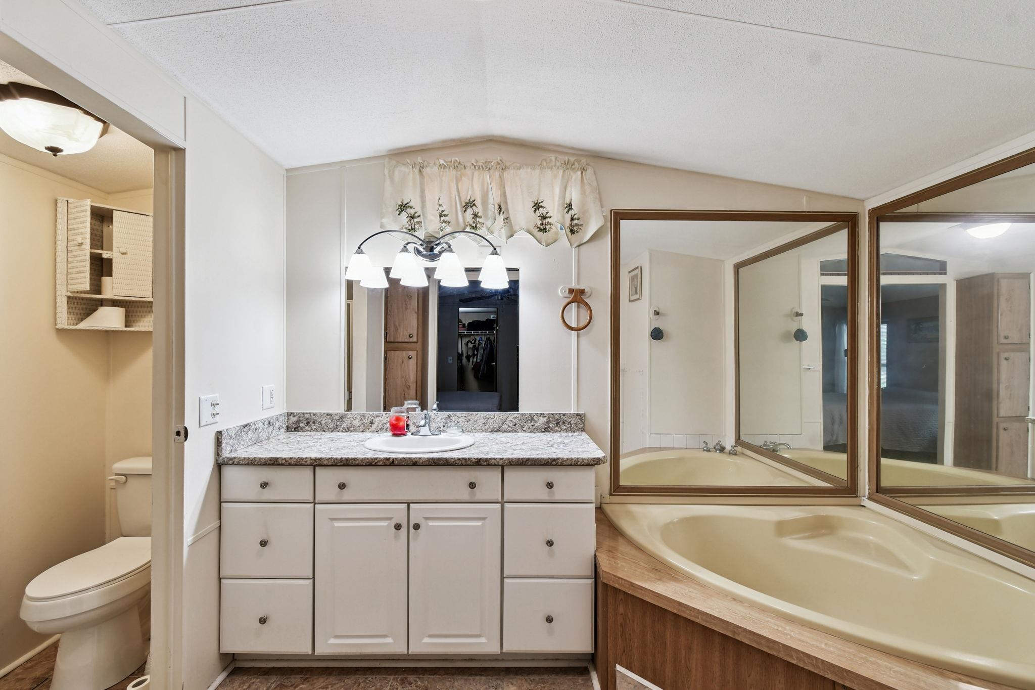 Image 61 of 90 For 135 Lake Como Dr