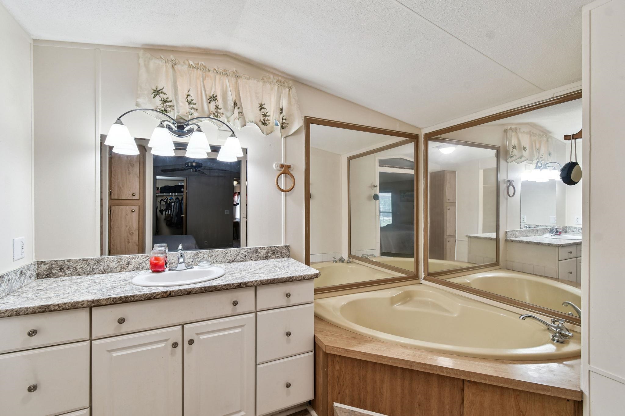 Image 63 of 90 For 135 Lake Como Dr