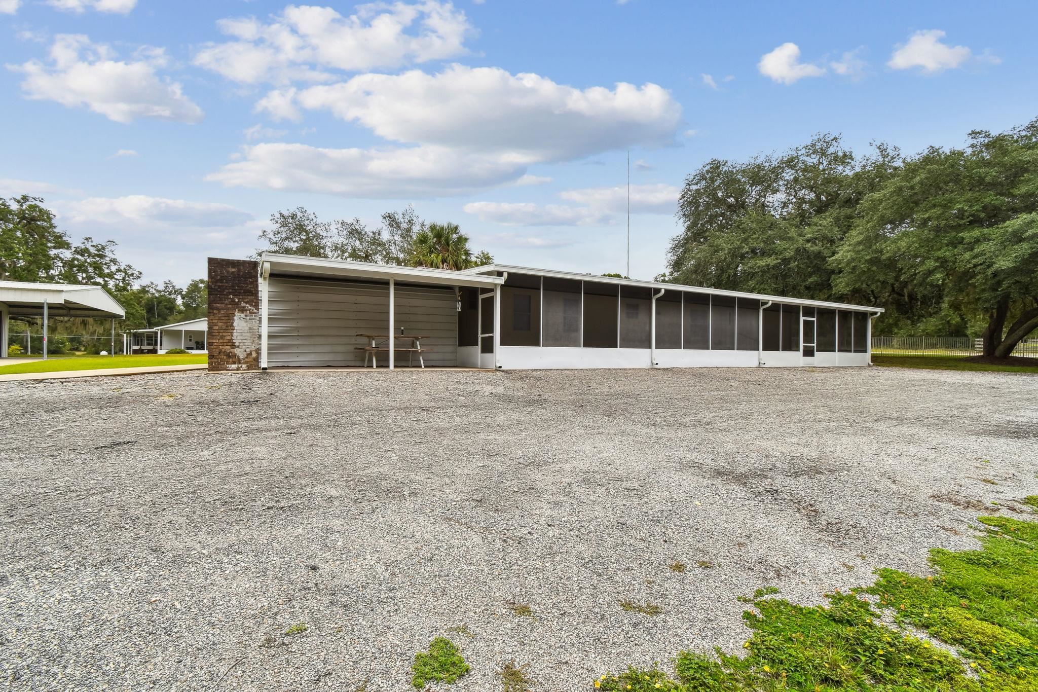 Image 70 of 90 For 135 Lake Como Dr