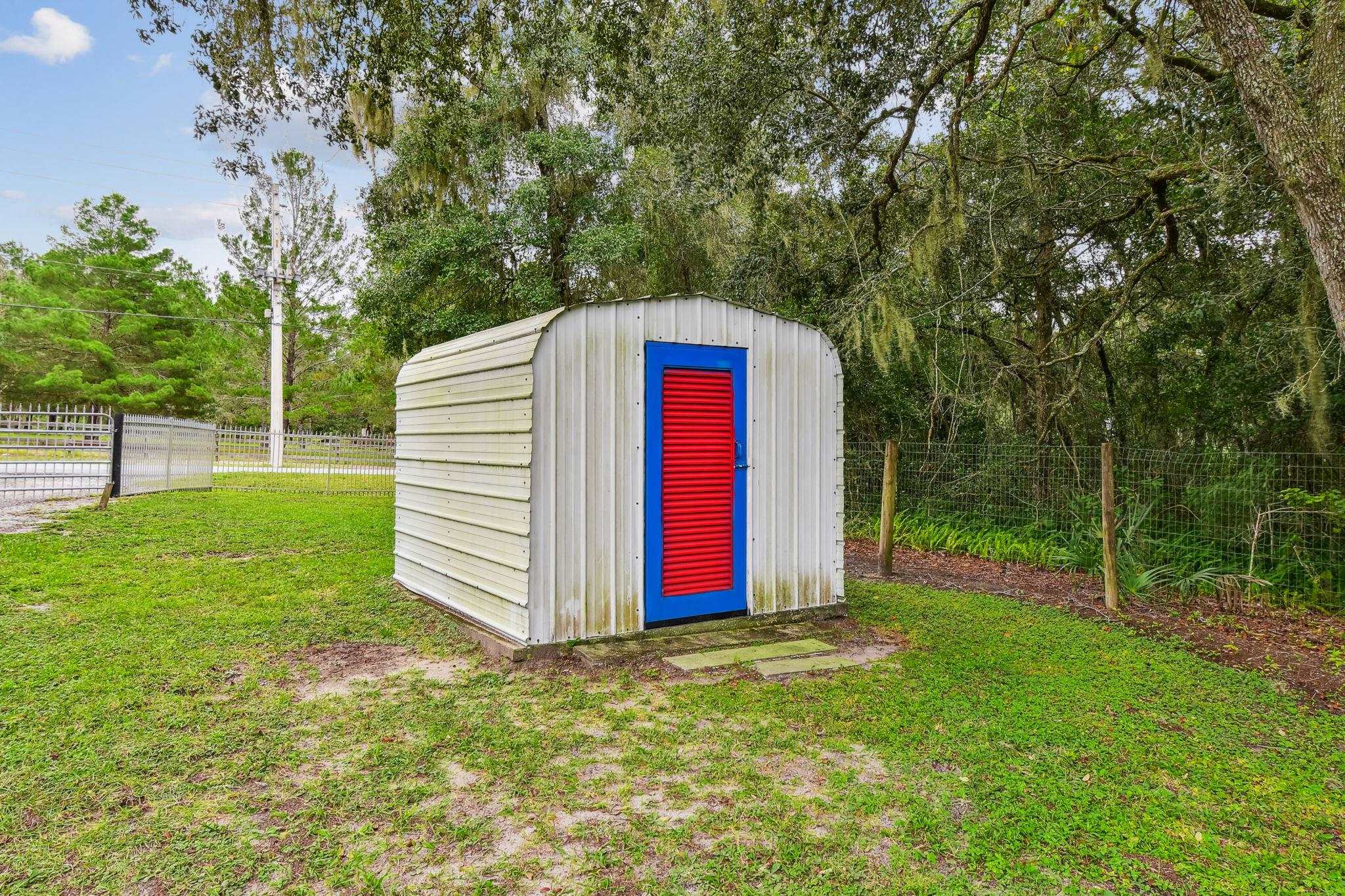 Image 72 of 90 For 135 Lake Como Dr