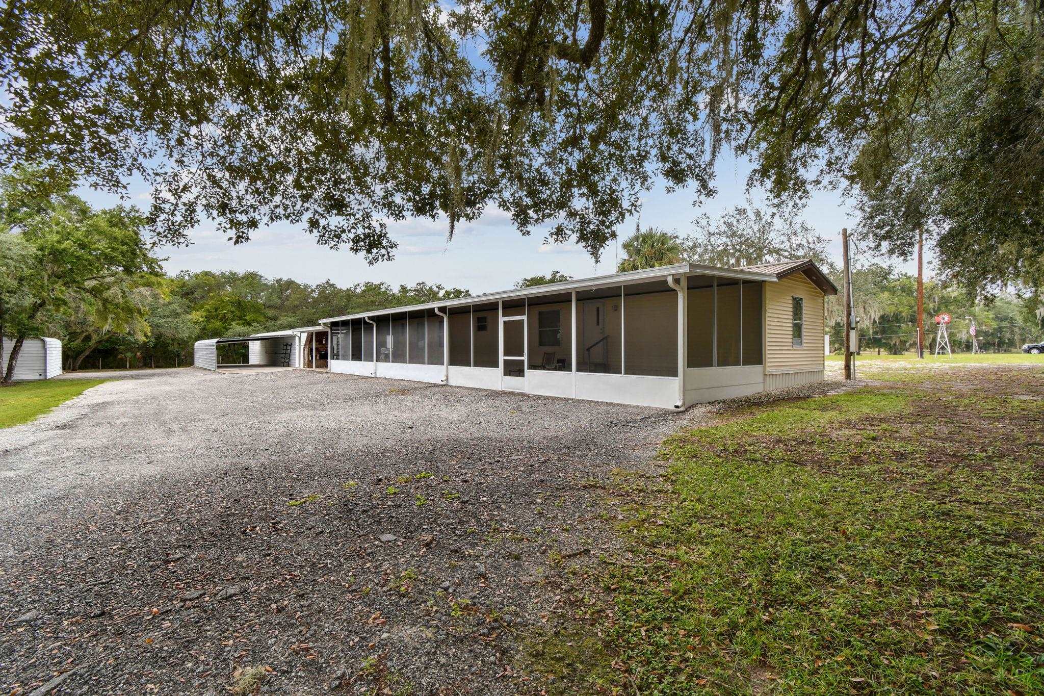 Image 73 of 90 For 135 Lake Como Dr