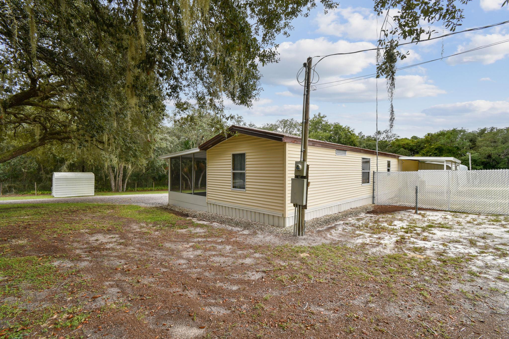 Image 74 of 90 For 135 Lake Como Dr