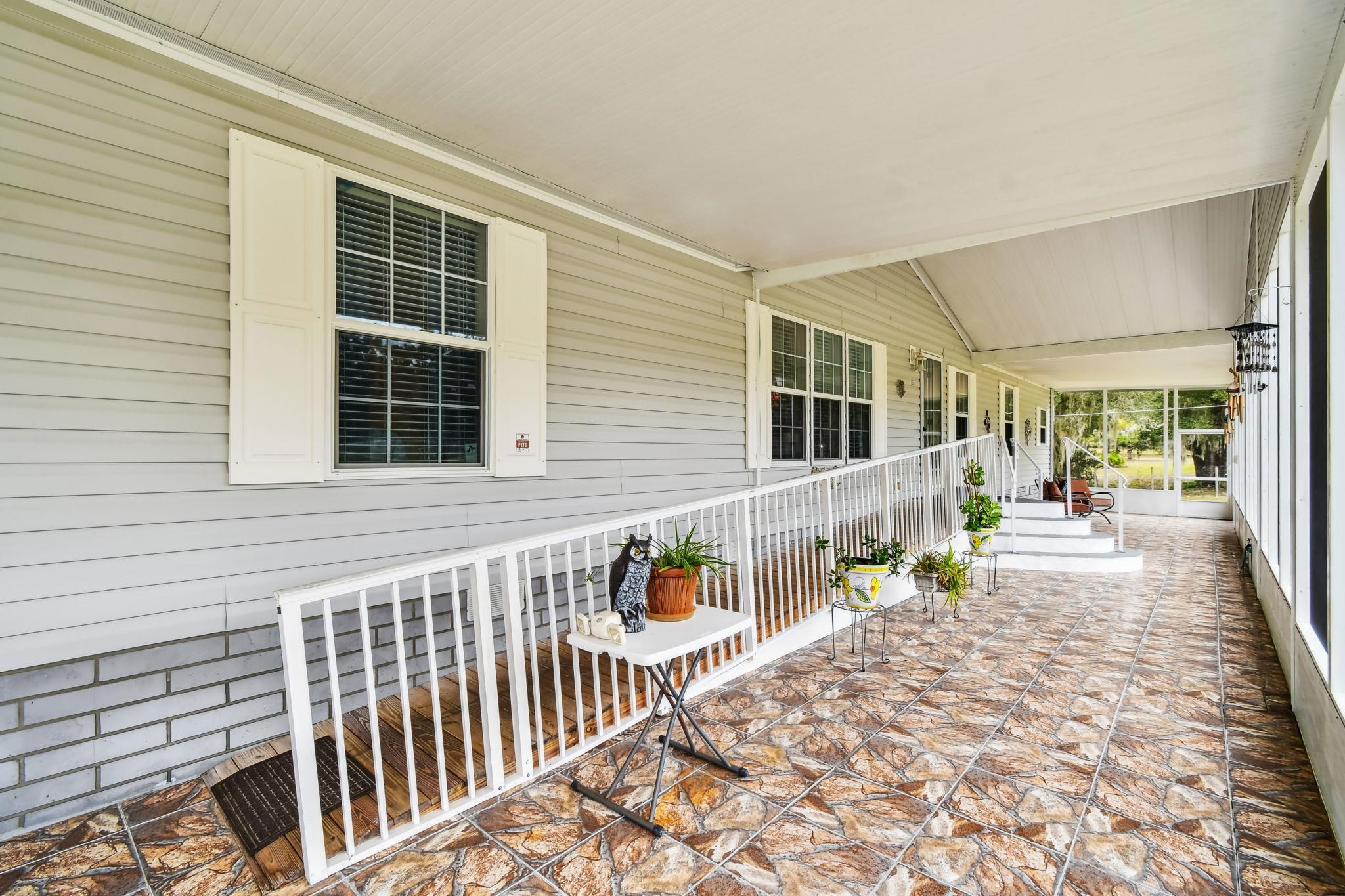 Image 8 of 90 For 135 Lake Como Dr