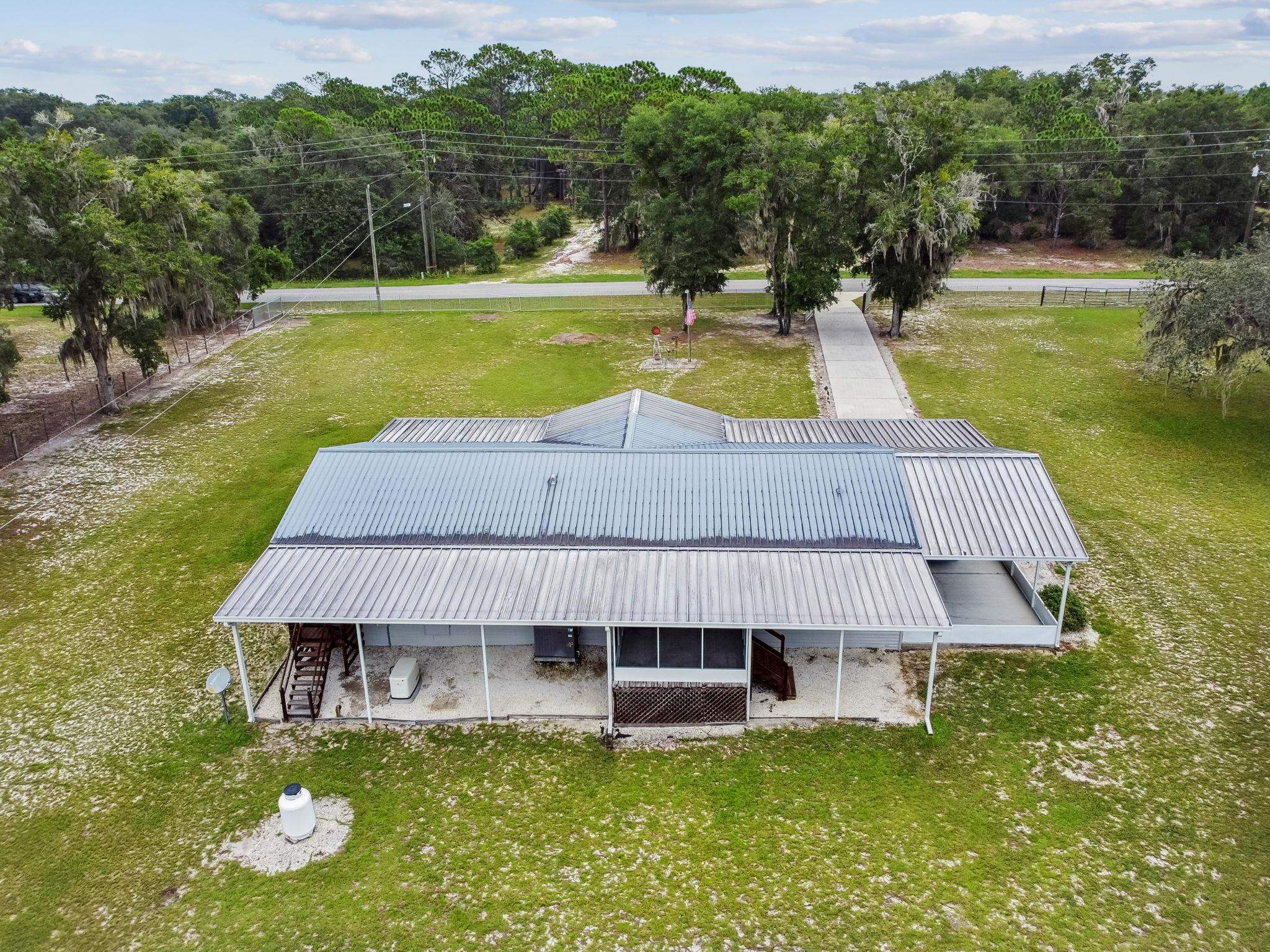 Image 86 of 90 For 135 Lake Como Dr