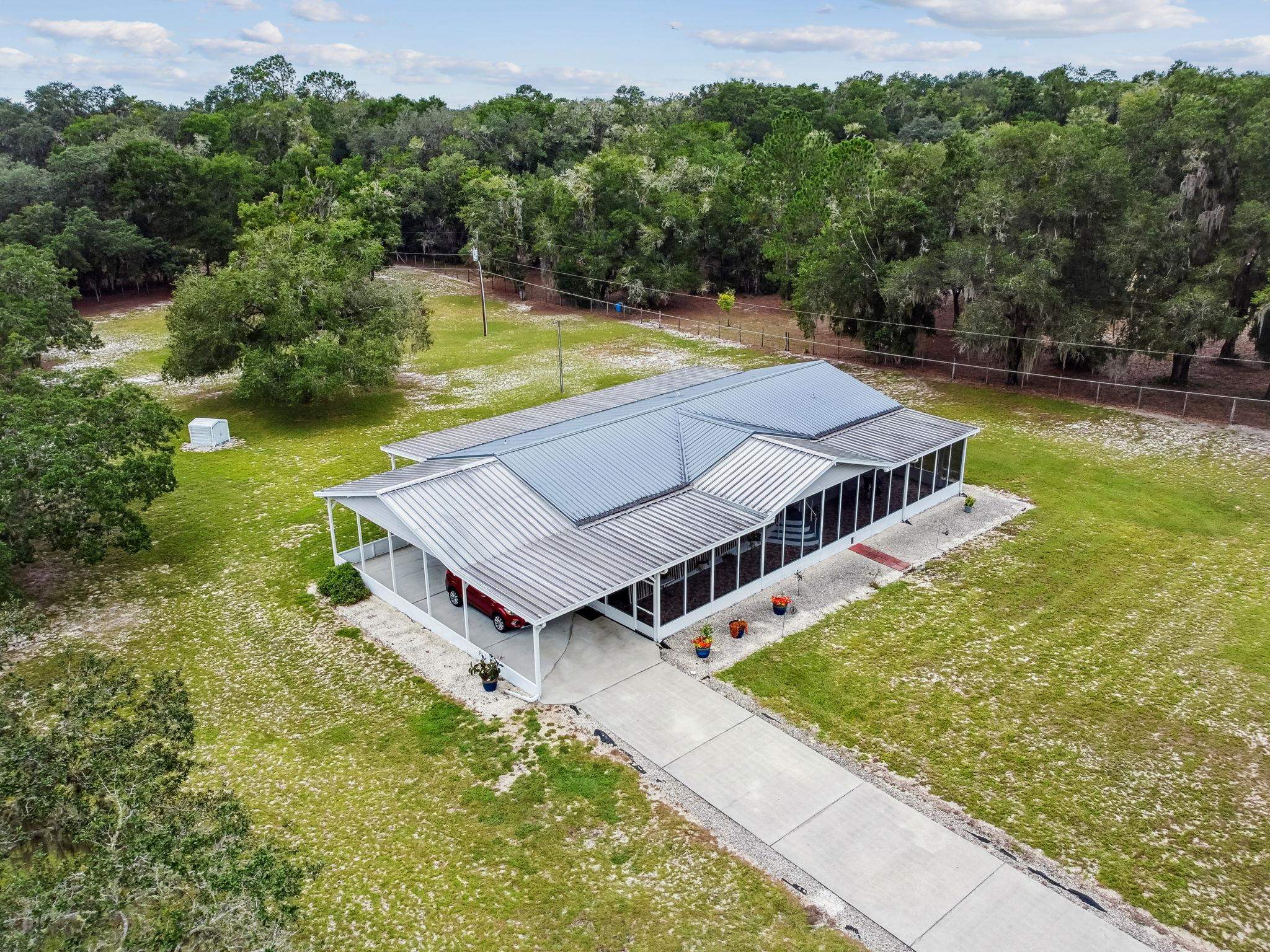 Image 87 of 90 For 135 Lake Como Dr