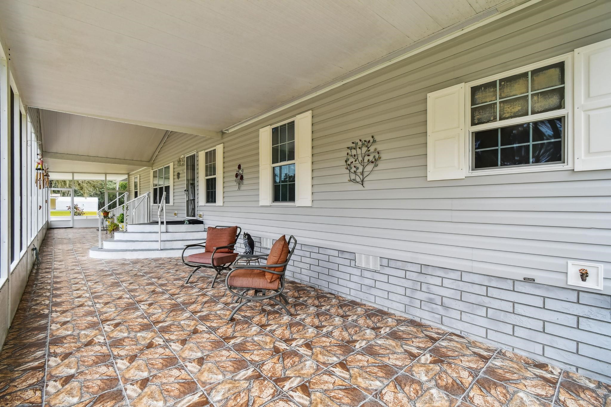 Image 9 of 90 For 135 Lake Como Dr