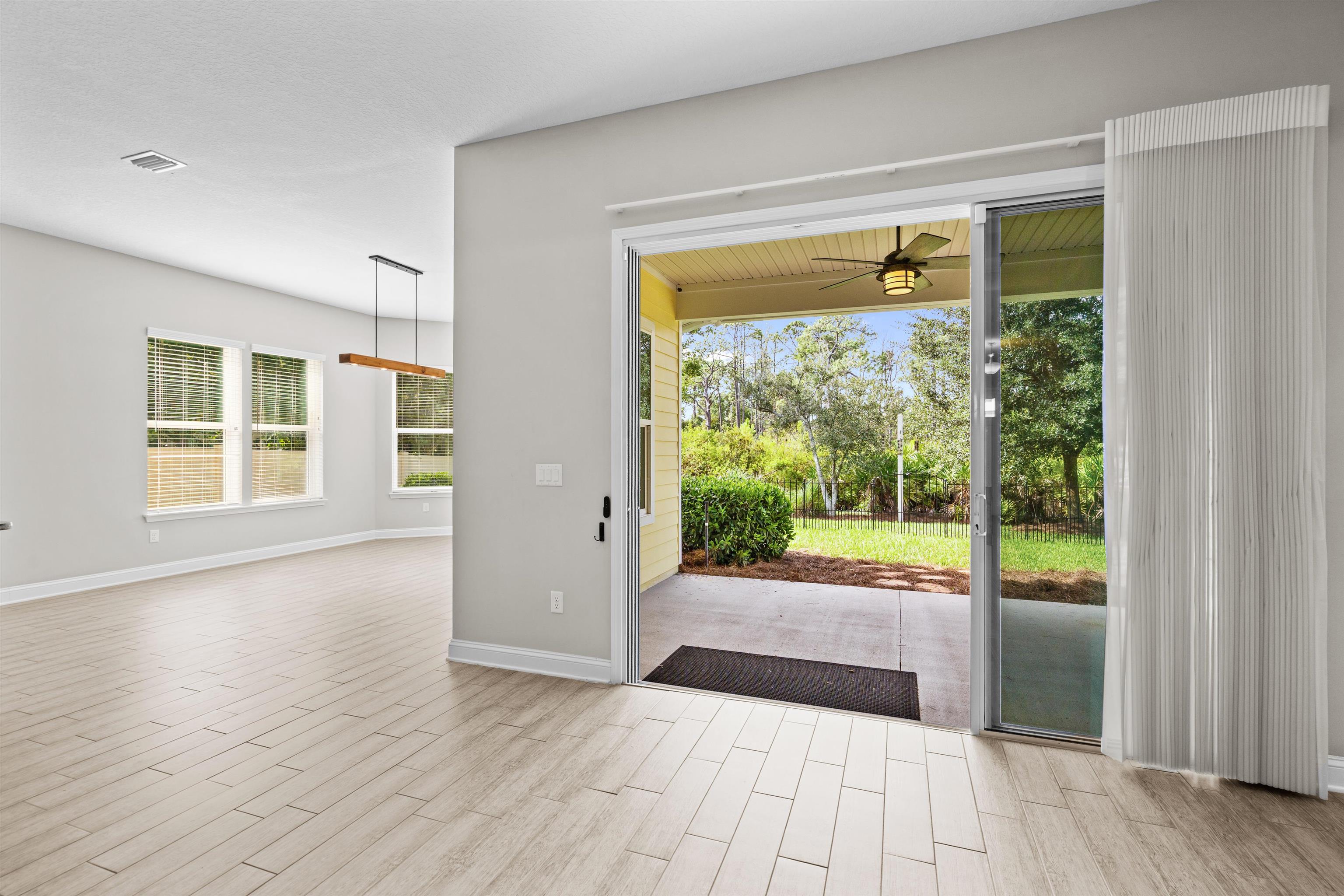 Image 19 of 51 For 409 Pescado Dr