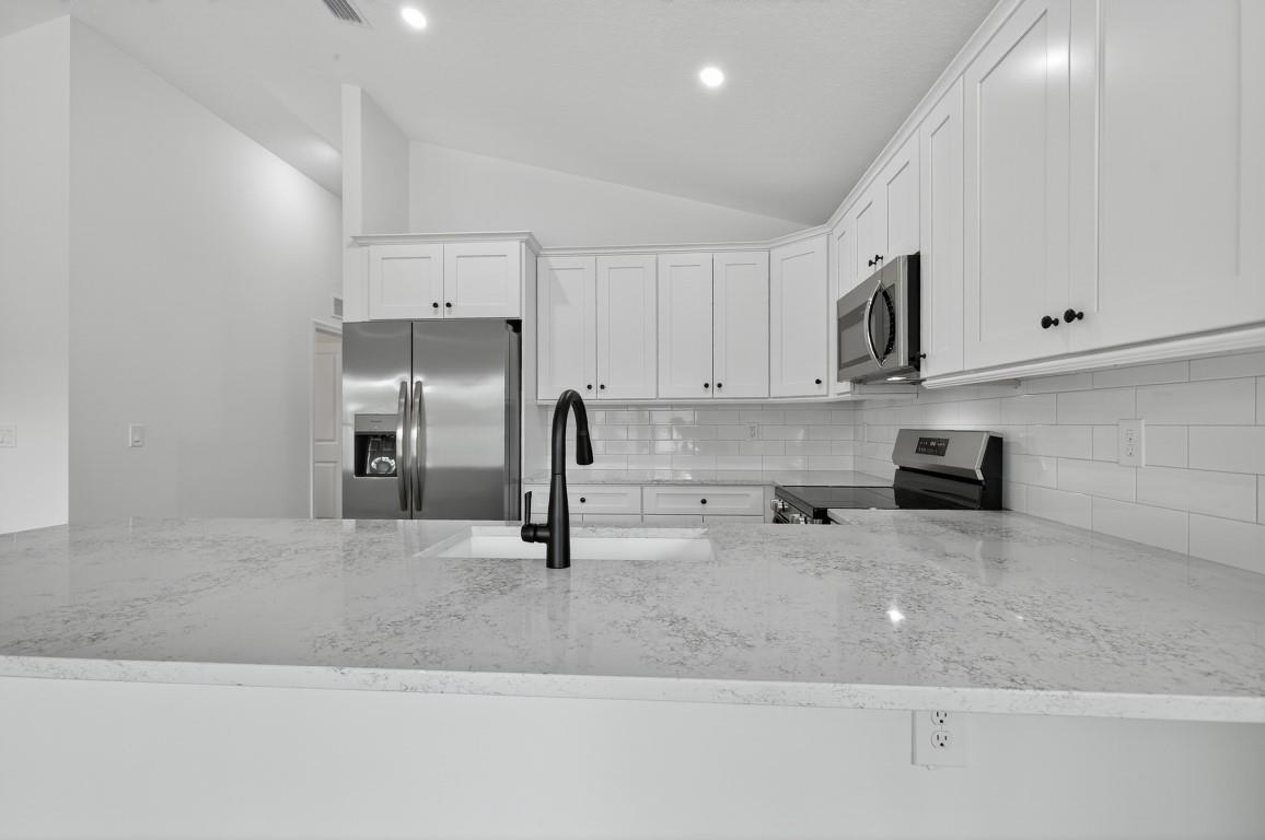 Image 11 of 41 For 236 North Blvd