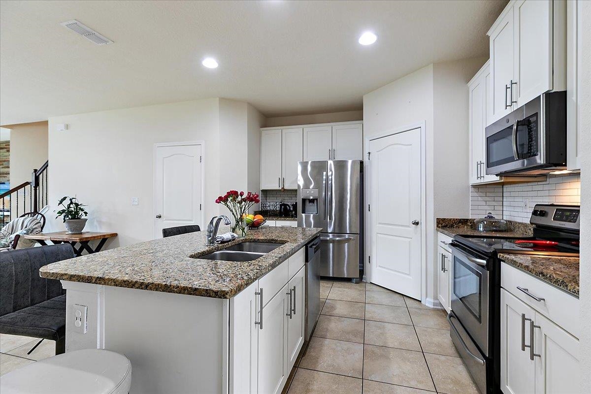 Image 12 of 42 For 138 Servia Dr