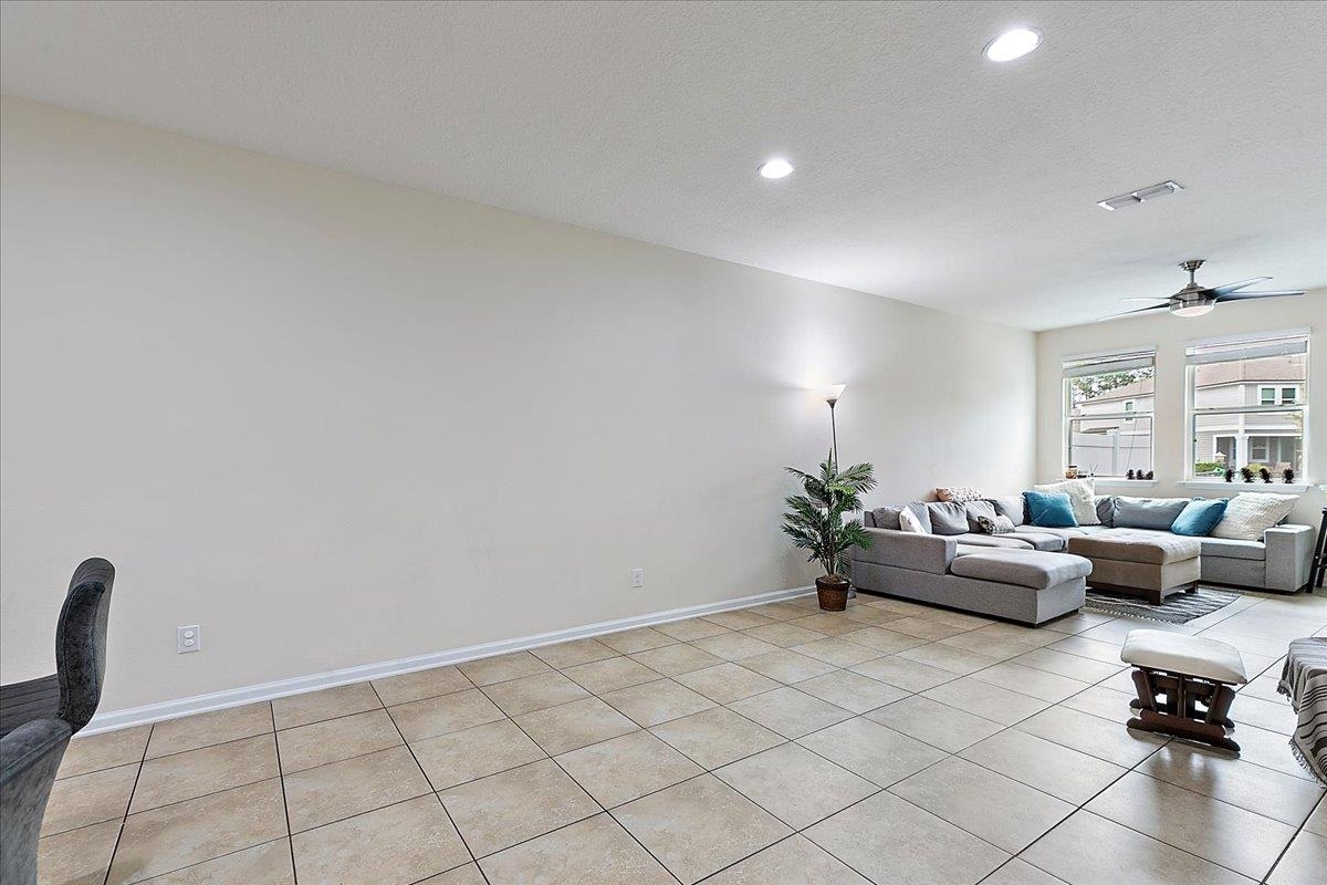 Image 13 of 42 For 138 Servia Dr