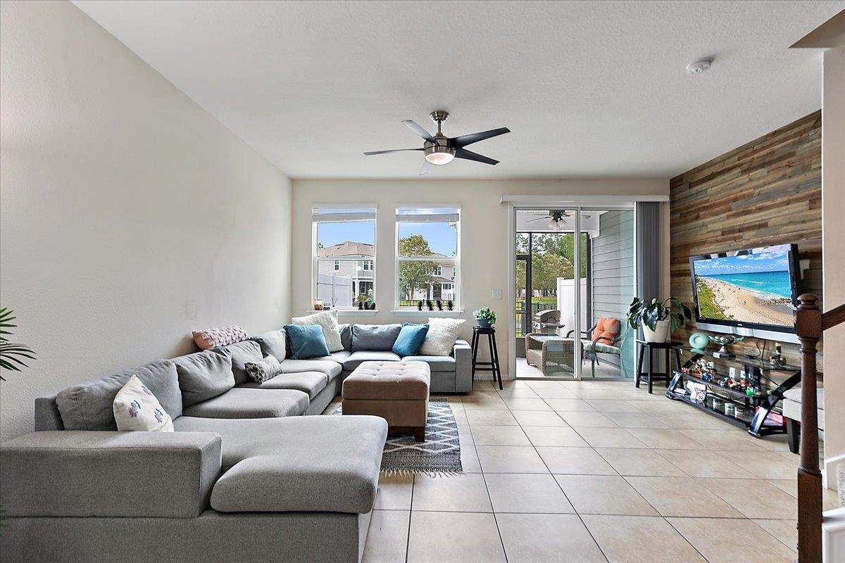 Image 15 of 42 For 138 Servia Dr