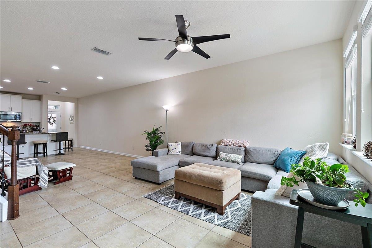 Image 16 of 42 For 138 Servia Dr