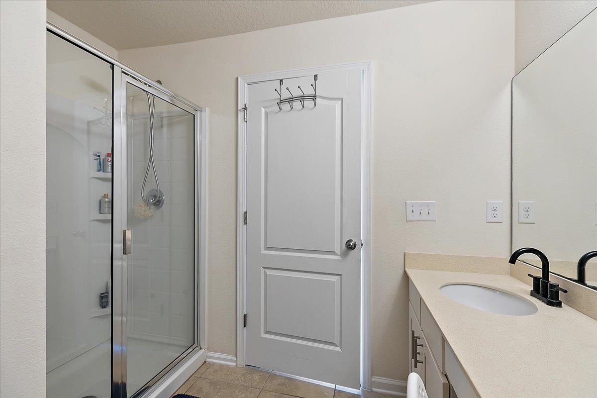 Image 19 of 42 For 138 Servia Dr