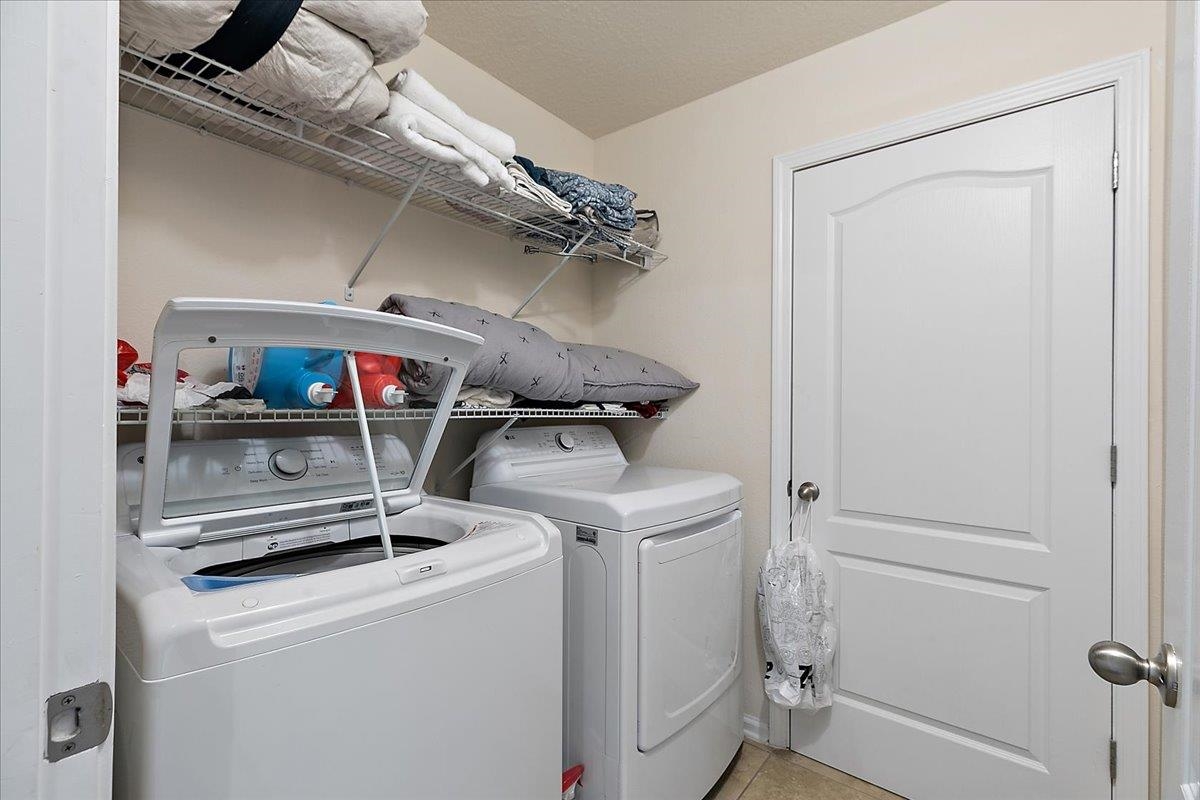 Image 23 of 42 For 138 Servia Dr