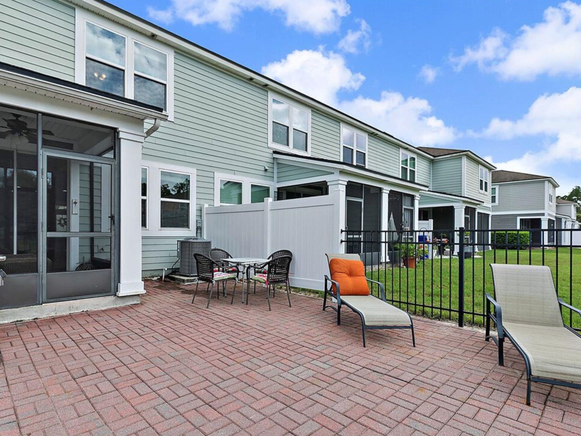 Image 25 of 42 For 138 Servia Dr