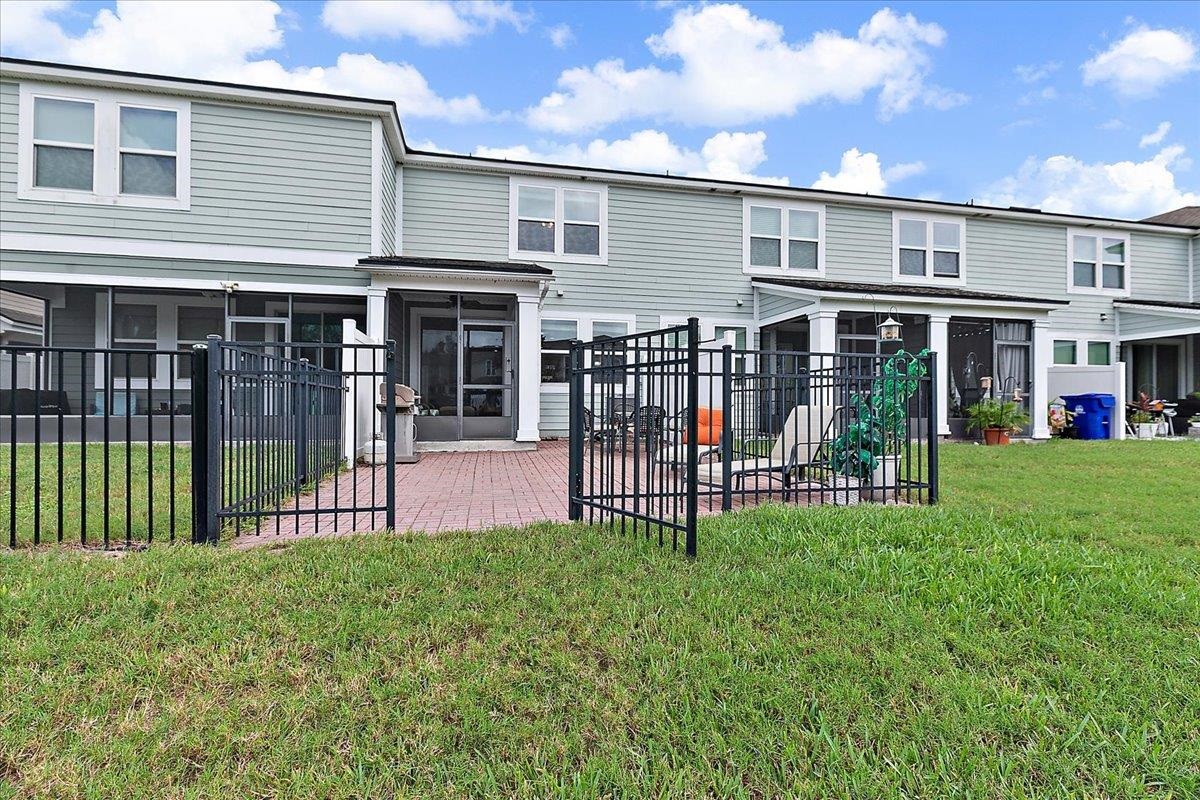 Image 28 of 42 For 138 Servia Dr