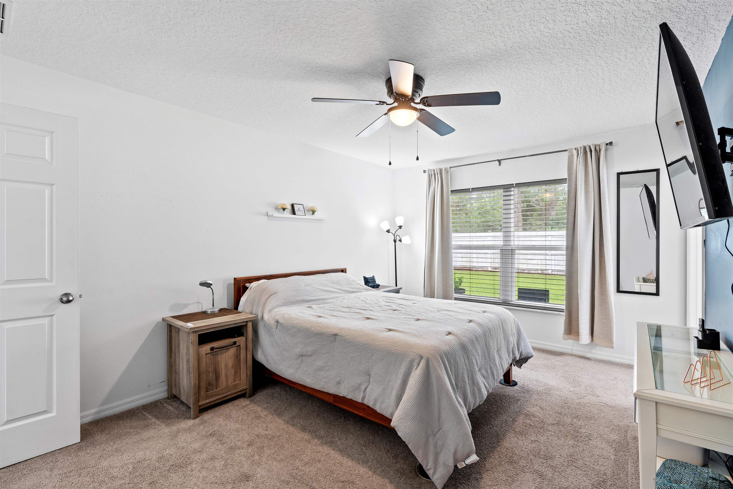 Image 33 of 61 For 84 Buttonworth Dr
