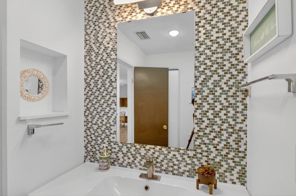 Image 19 of 53 For 20 Aviles Dr