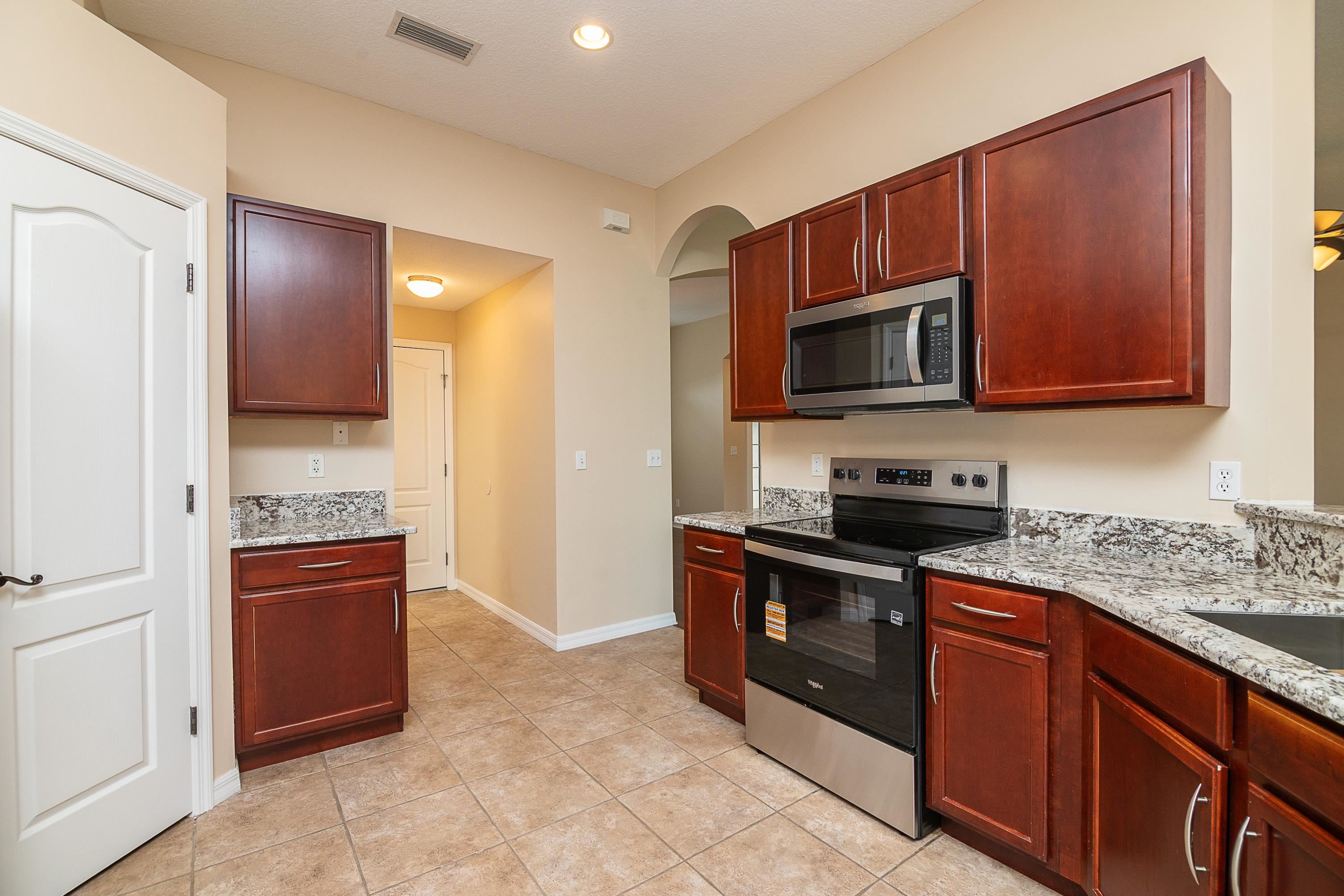 Image 17 of 51 For 734 Needle Grass Dr.