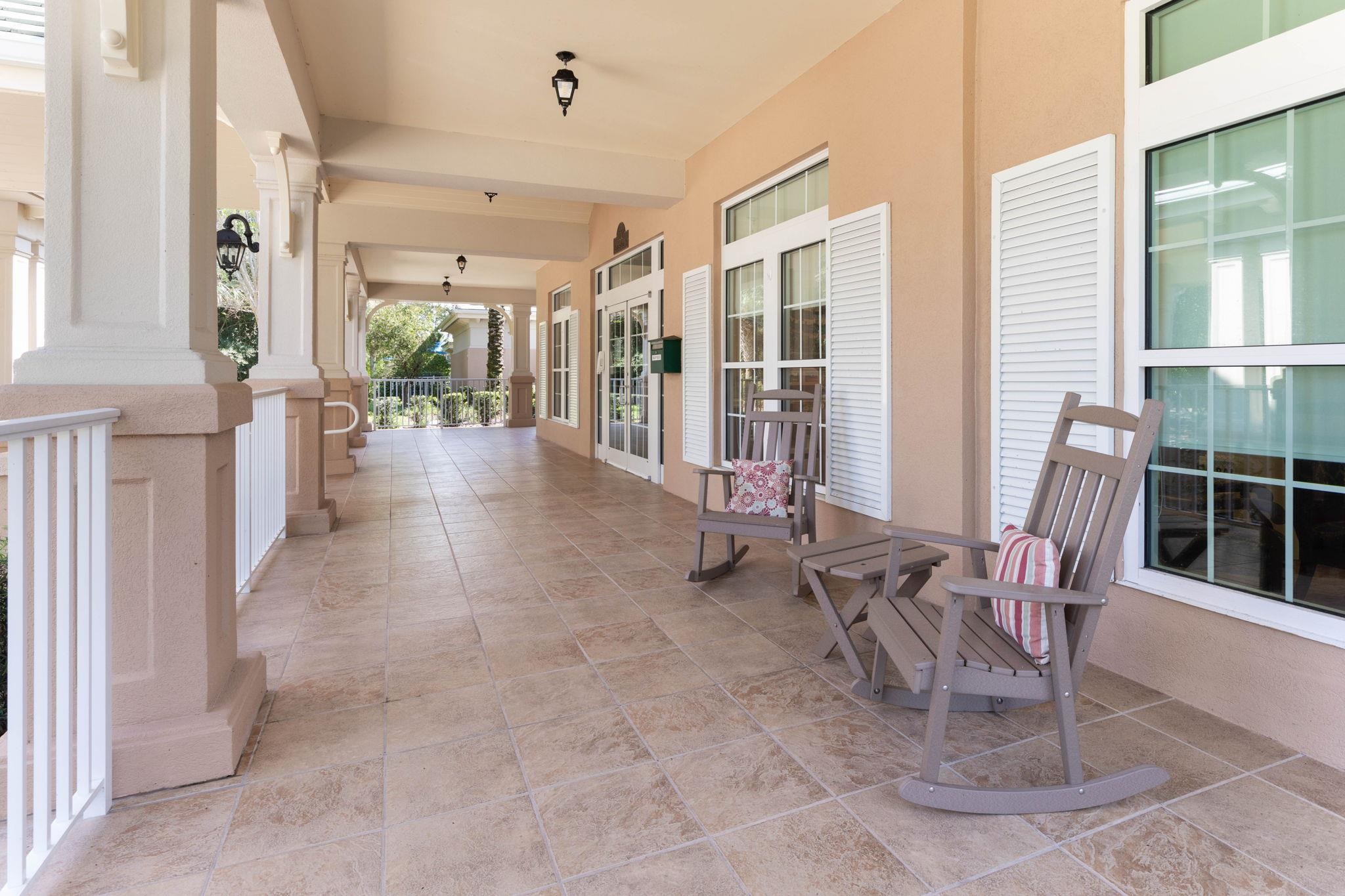 Image 31 of 44 For 284 Riverwalk Dr S