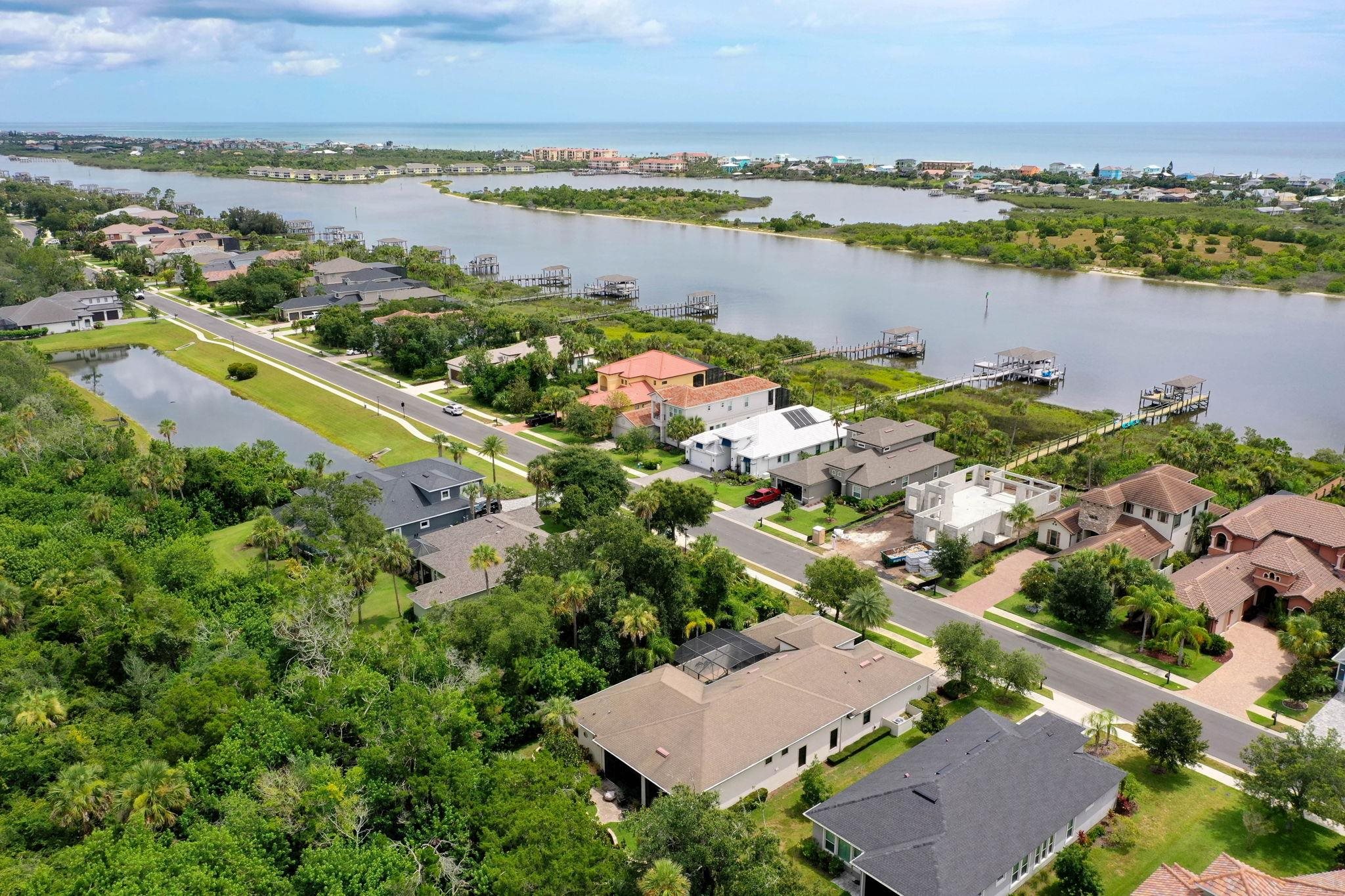 Image 9 of 44 For 284 Riverwalk Dr S