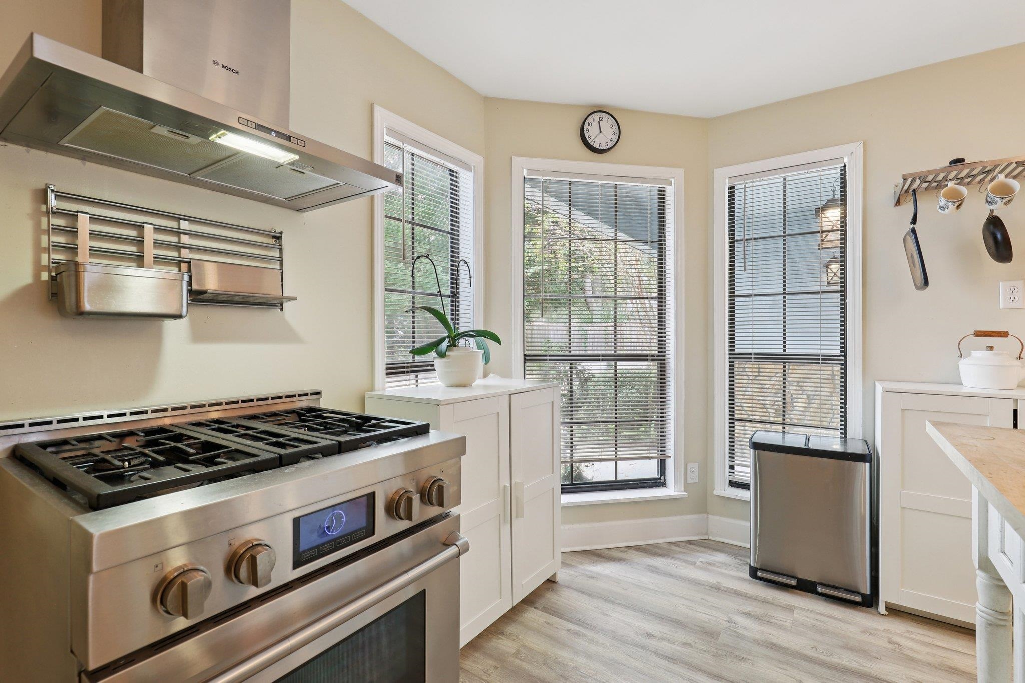 Image 11 of 75 For 133 Pelican Rd + Adu