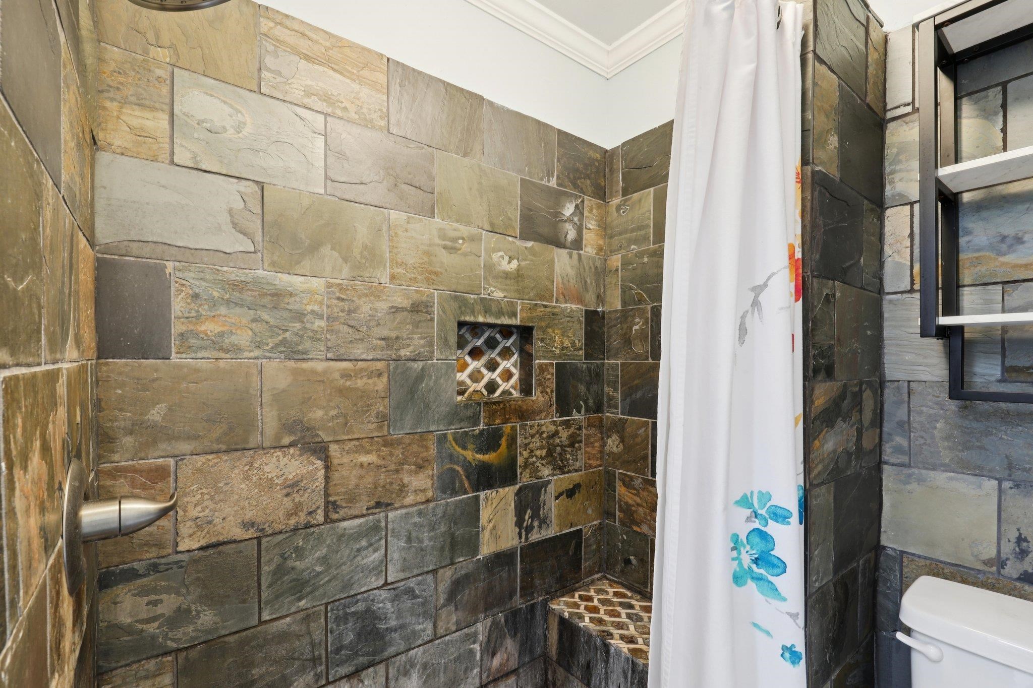 Image 23 of 75 For 133 Pelican Rd + Adu