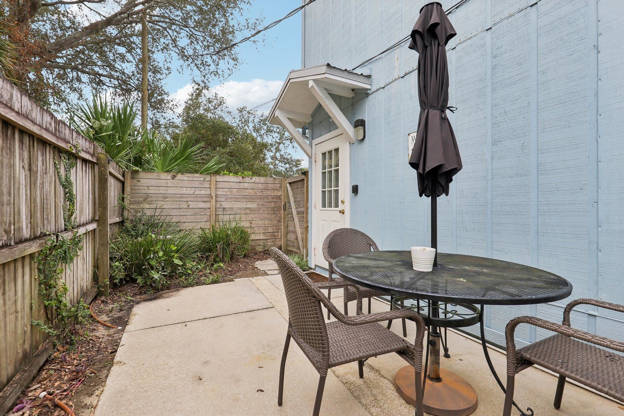 Image 53 of 75 For 133 Pelican Rd + Adu