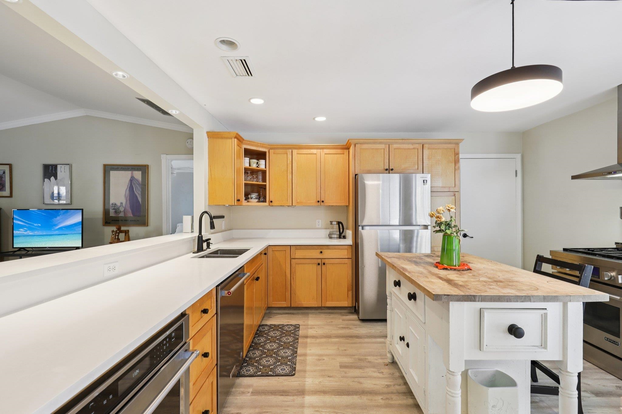 Image 7 of 75 For 133 Pelican Rd + Adu