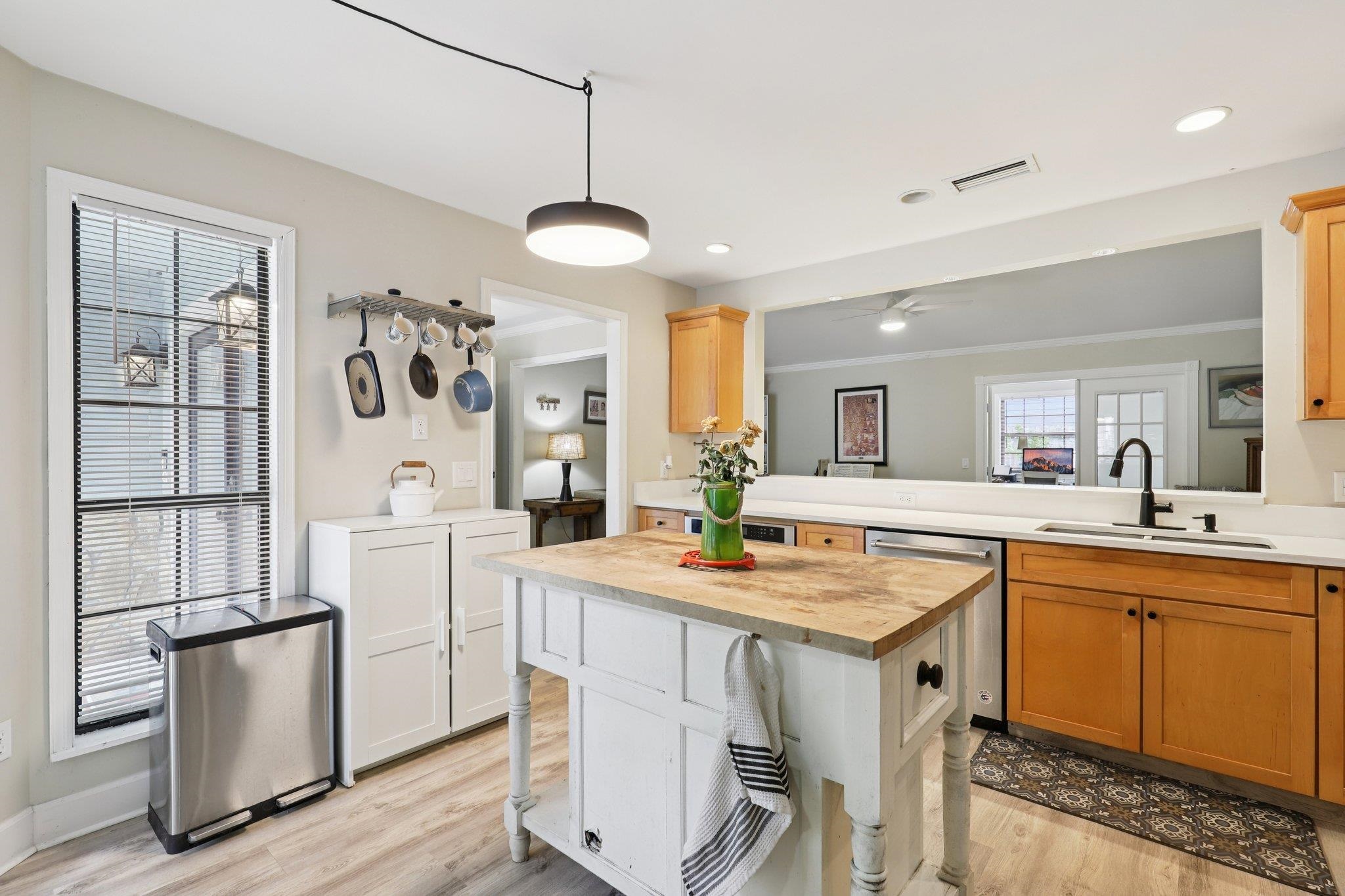 Image 9 of 75 For 133 Pelican Rd + Adu