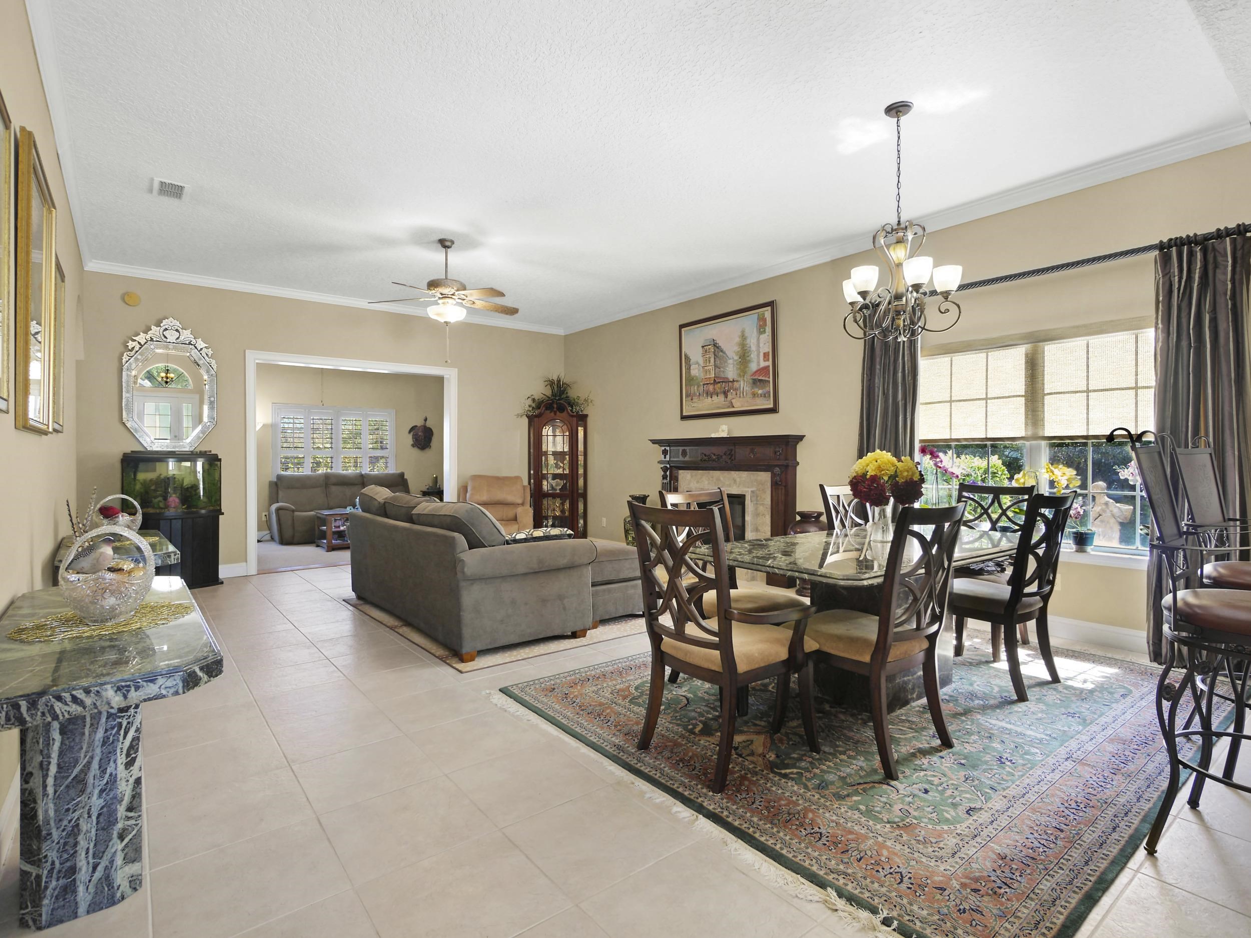 Image 4 of 33 For 804 Doral Ct