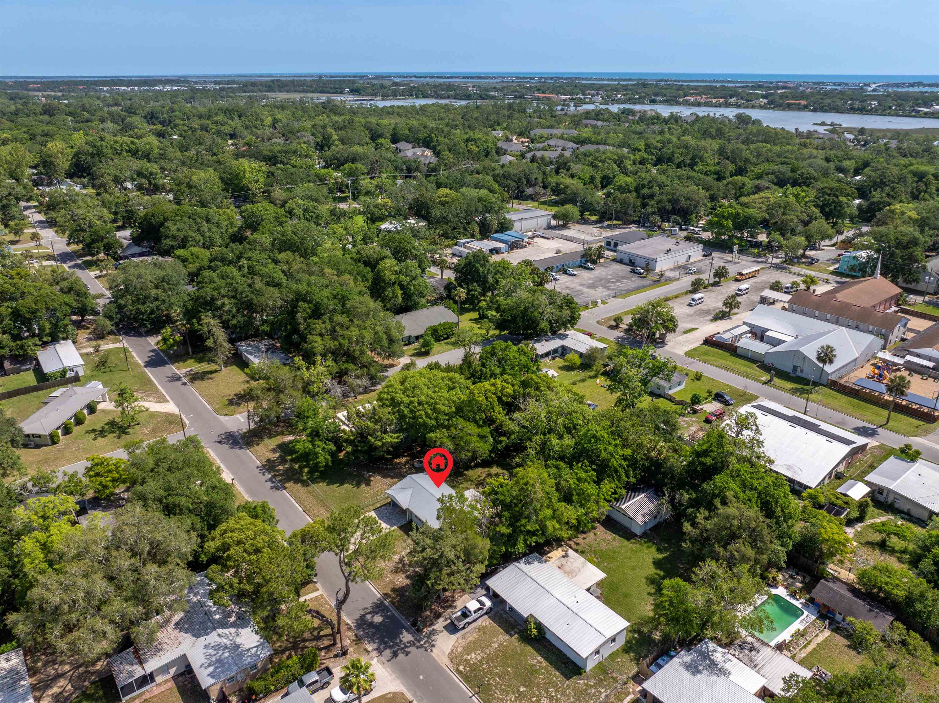 Image 10 of 35 For 227 Whitney Street N