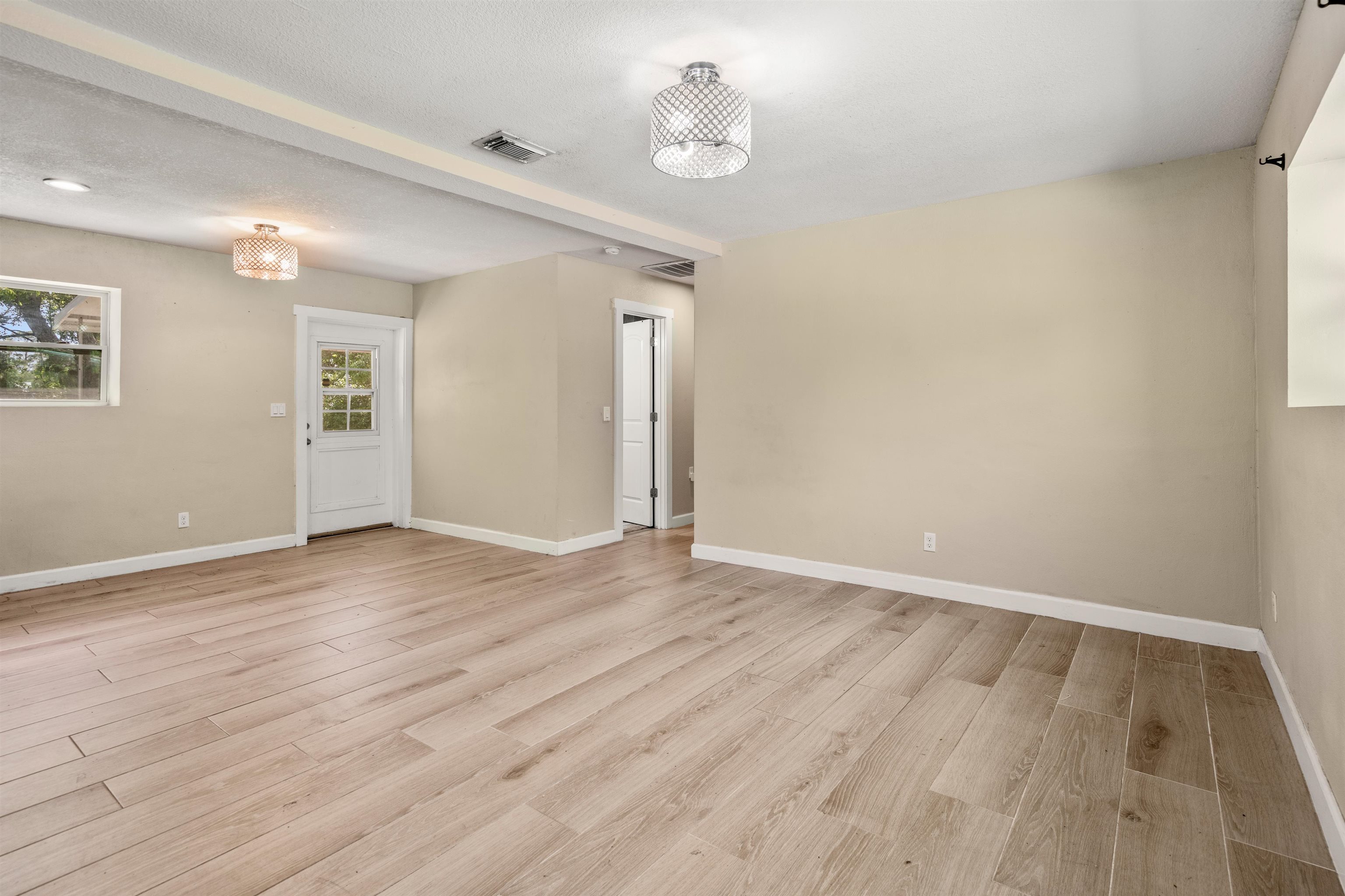 Image 16 of 35 For 227 Whitney Street N