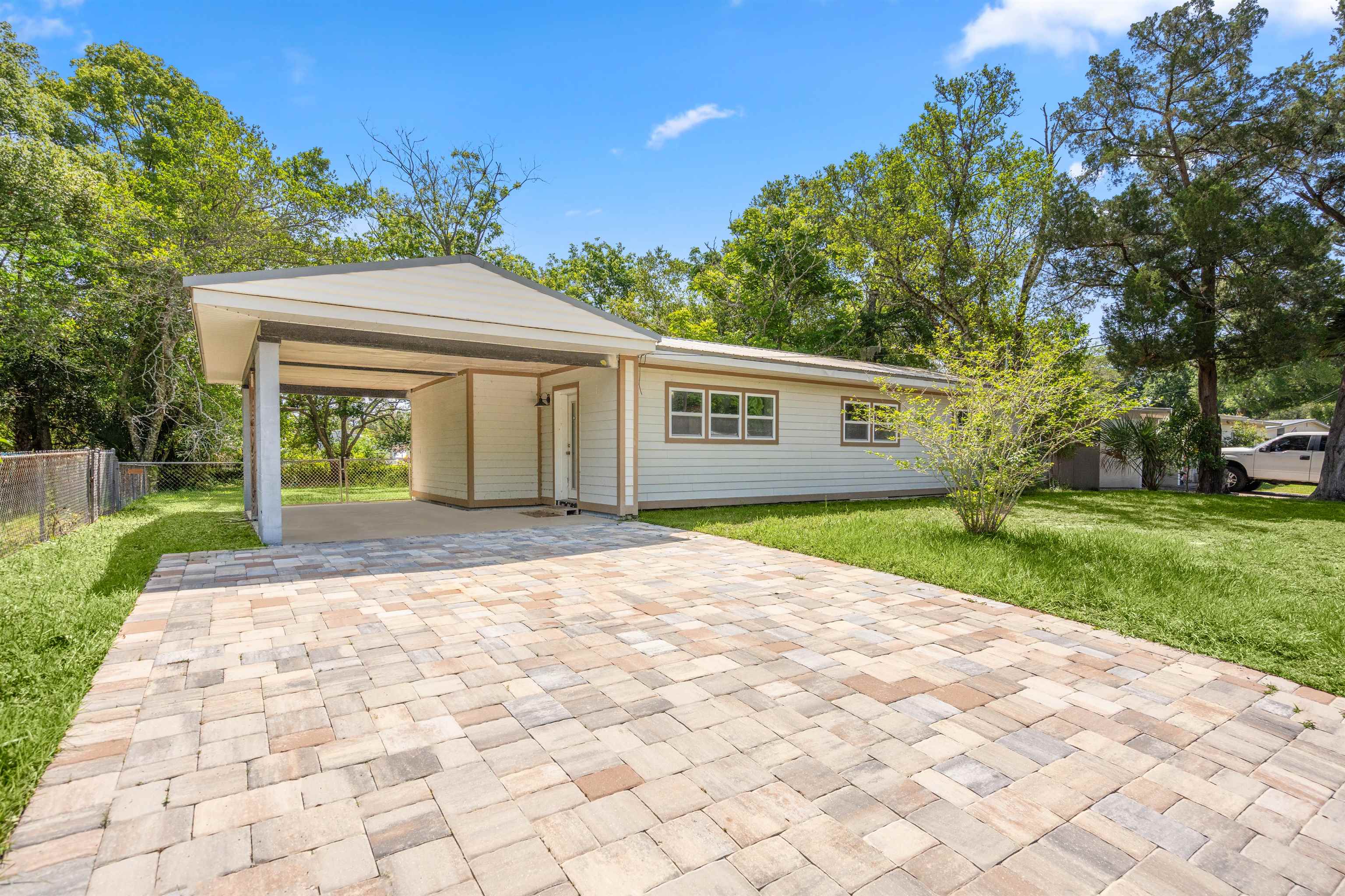 Image 2 of 35 For 227 Whitney Street N