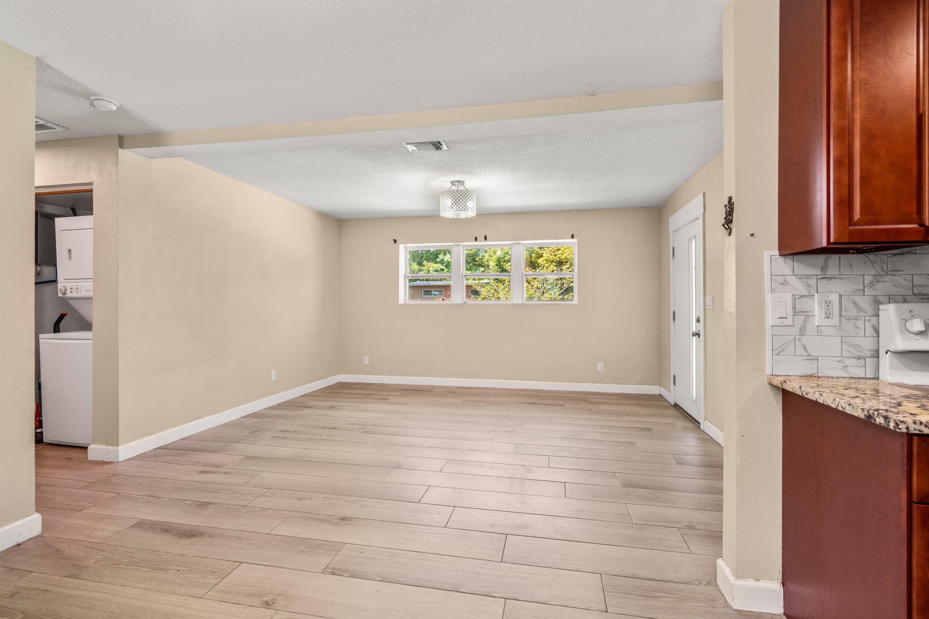 Image 20 of 35 For 227 Whitney Street N