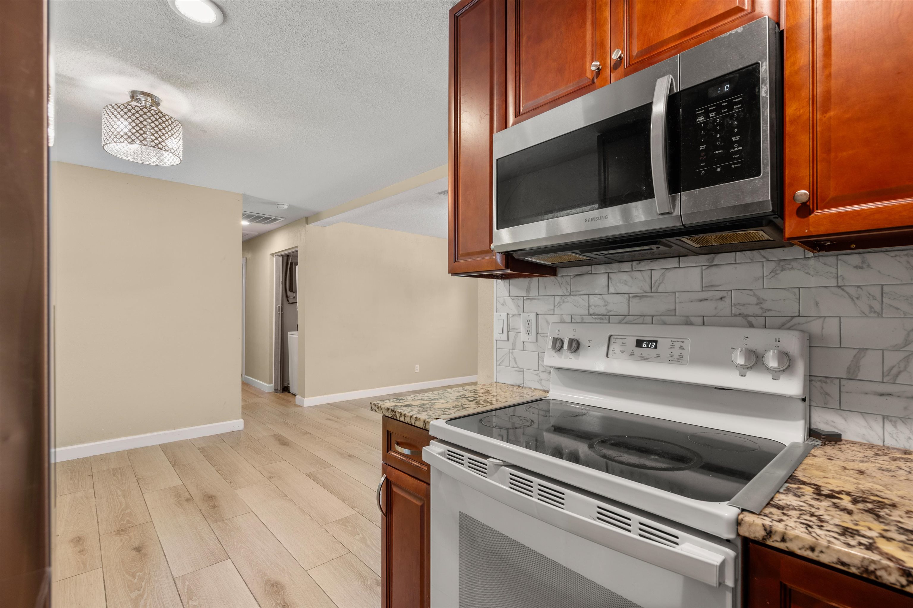 Image 22 of 35 For 227 Whitney Street N