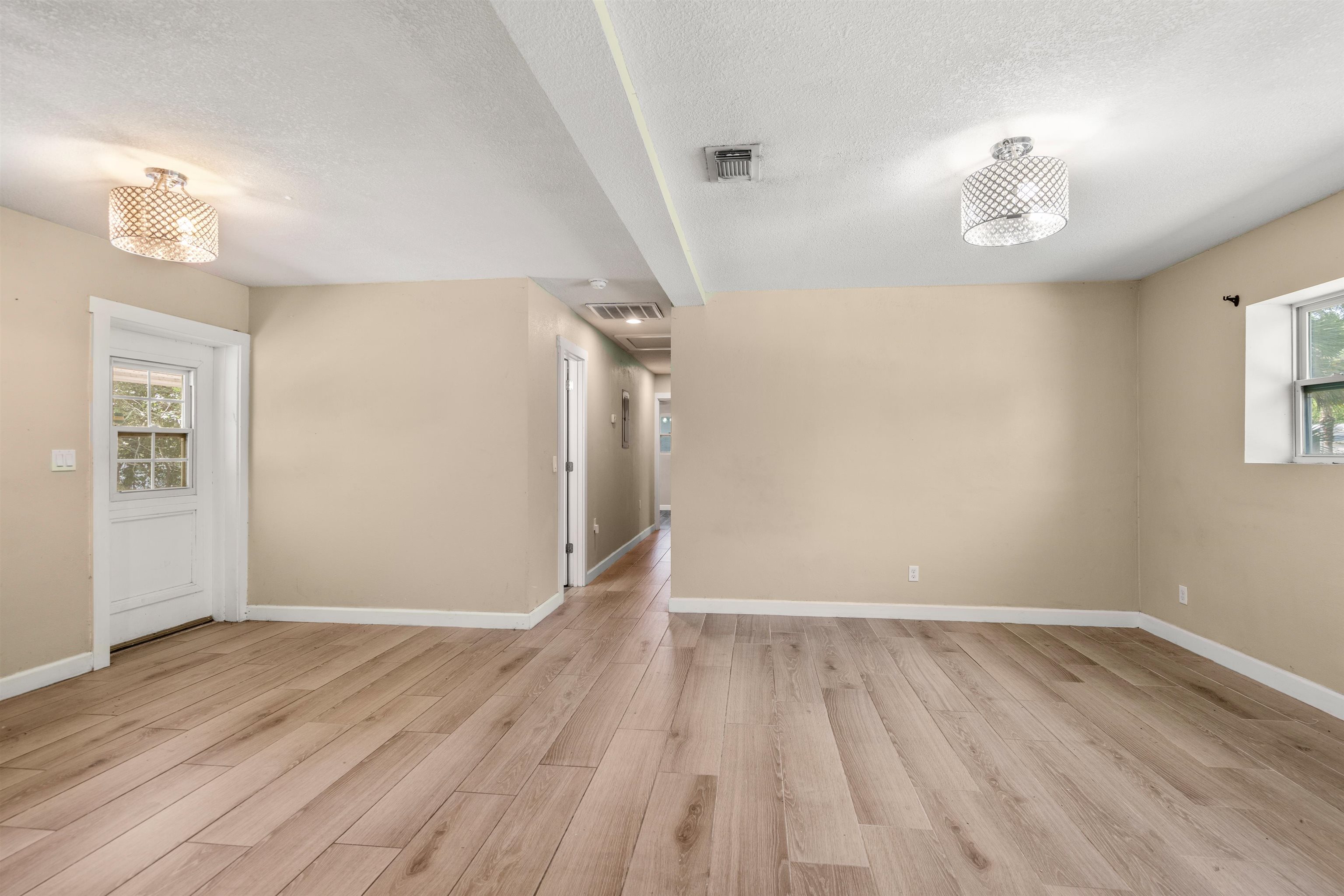 Image 23 of 35 For 227 Whitney Street N