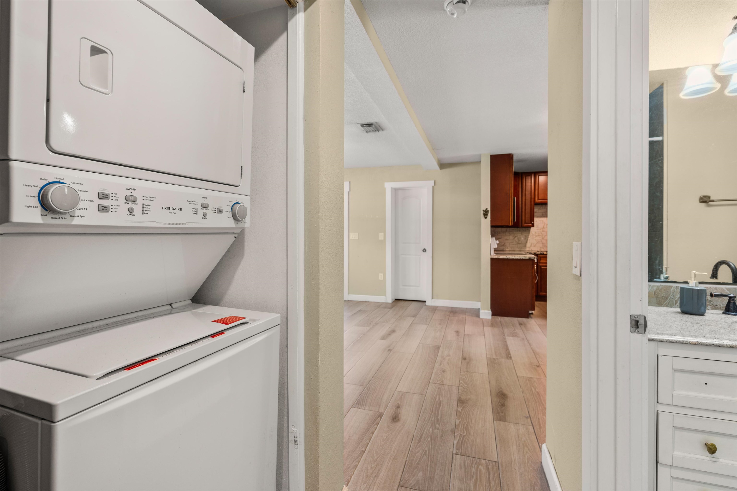 Image 24 of 35 For 227 Whitney Street N