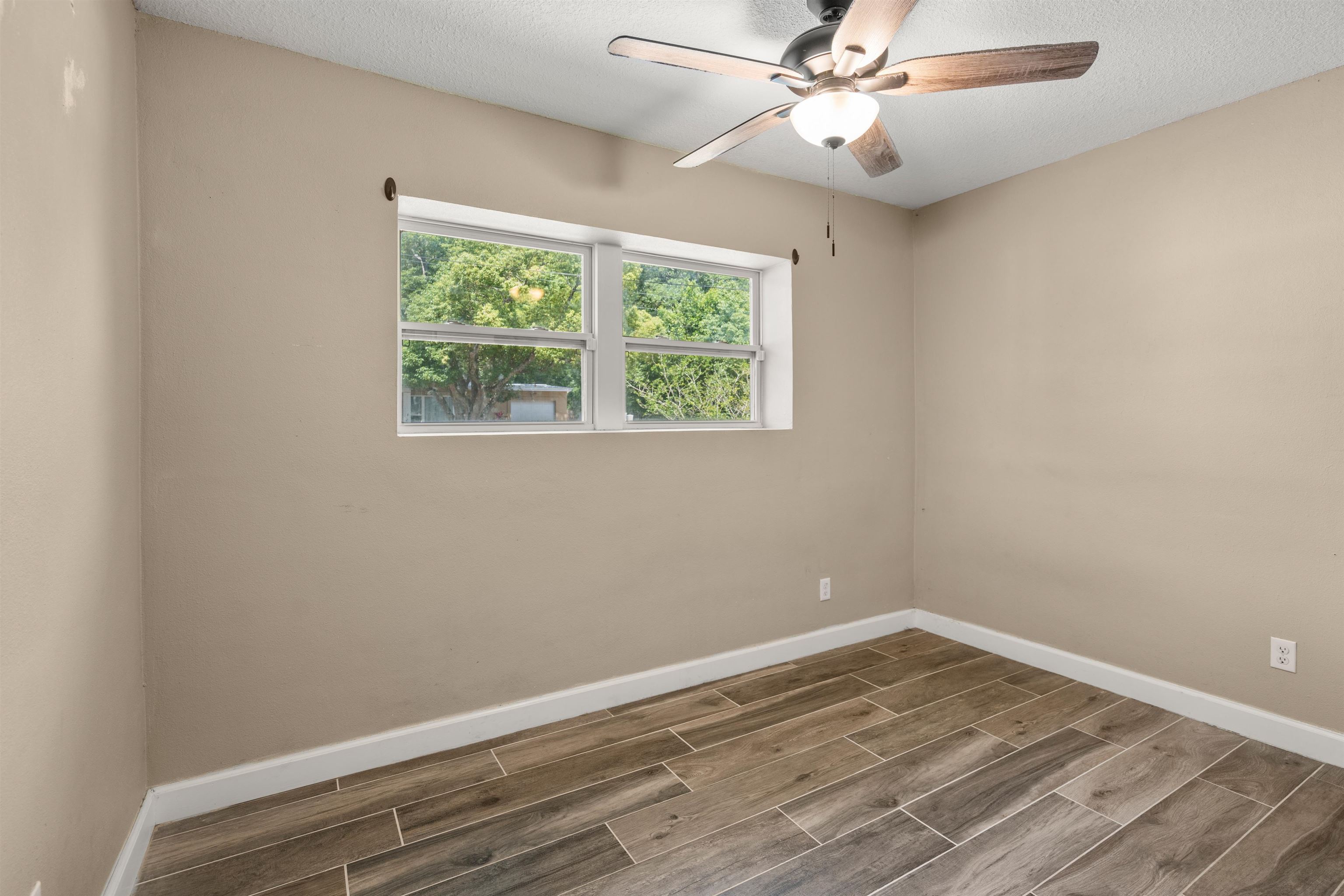 Image 25 of 35 For 227 Whitney Street N