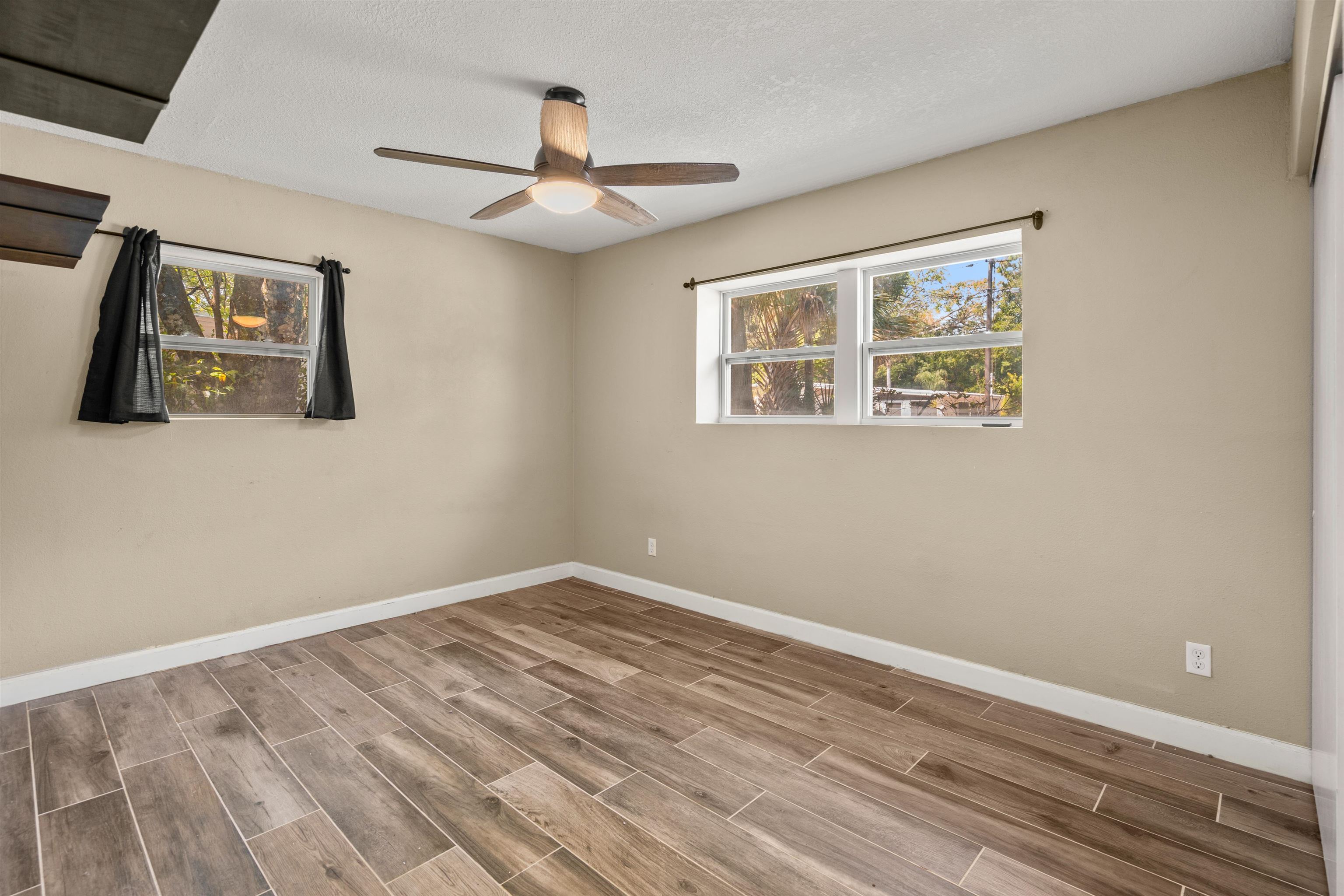 Image 27 of 35 For 227 Whitney Street N