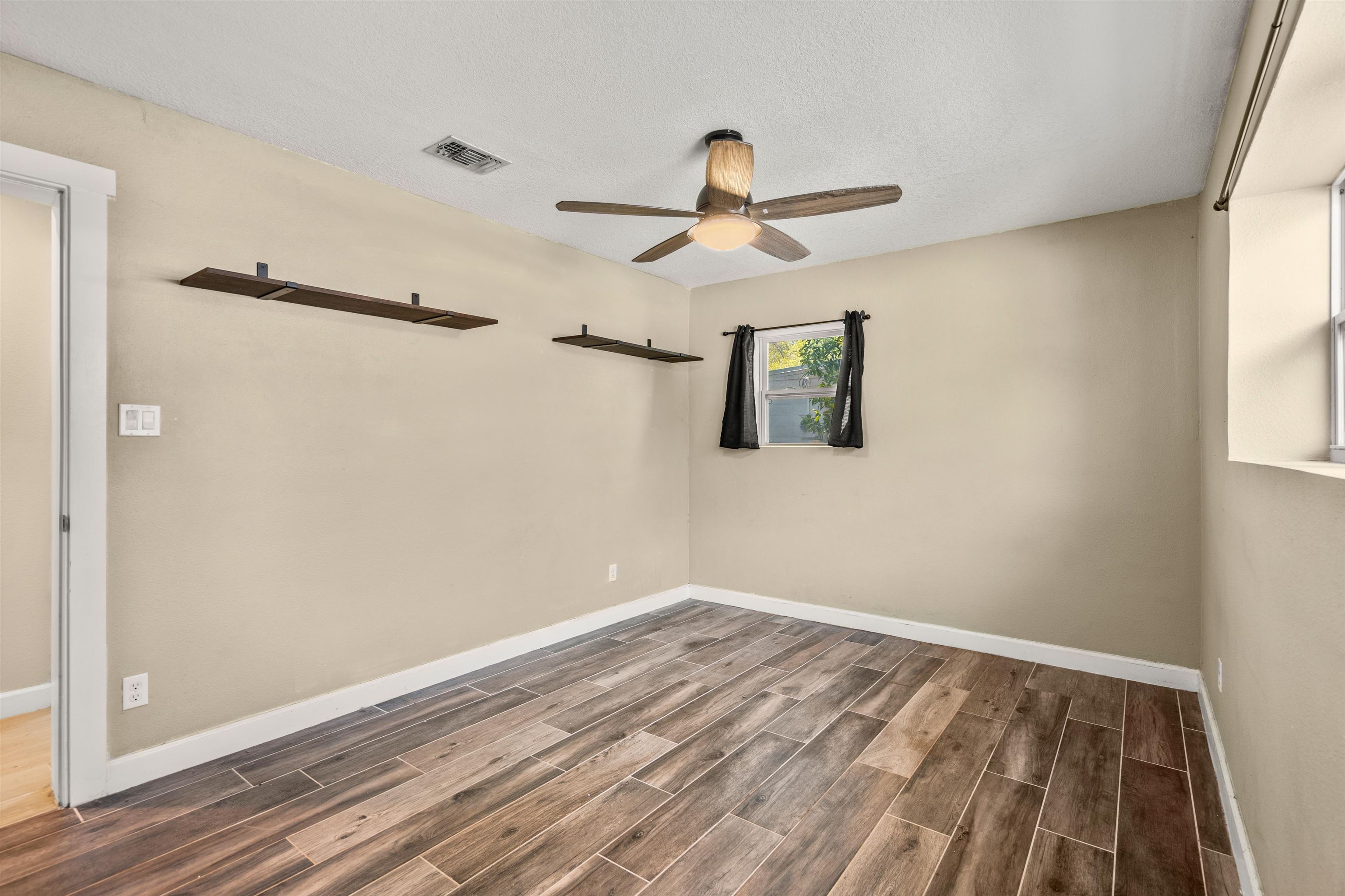 Image 29 of 35 For 227 Whitney Street N