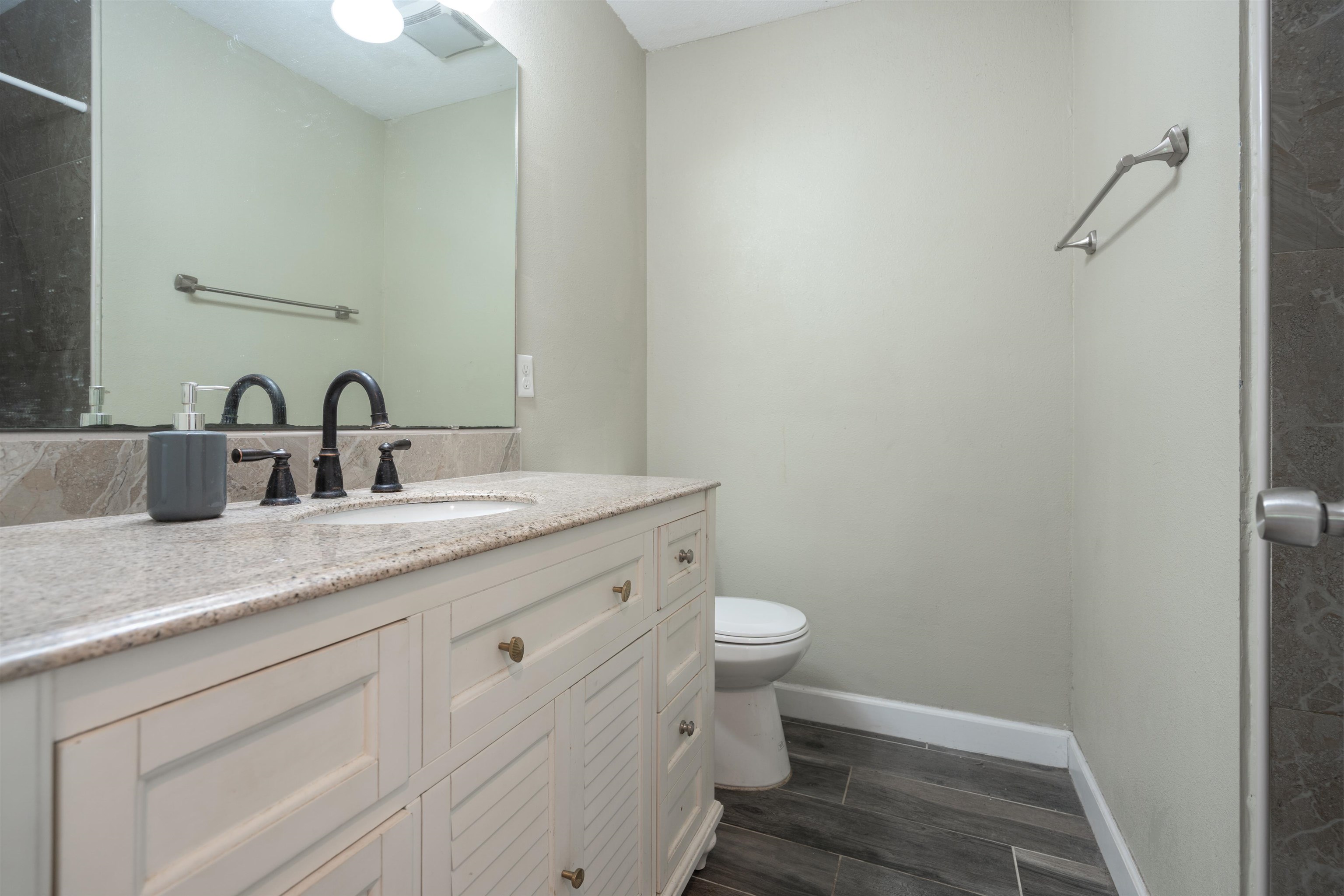 Image 30 of 35 For 227 Whitney Street N