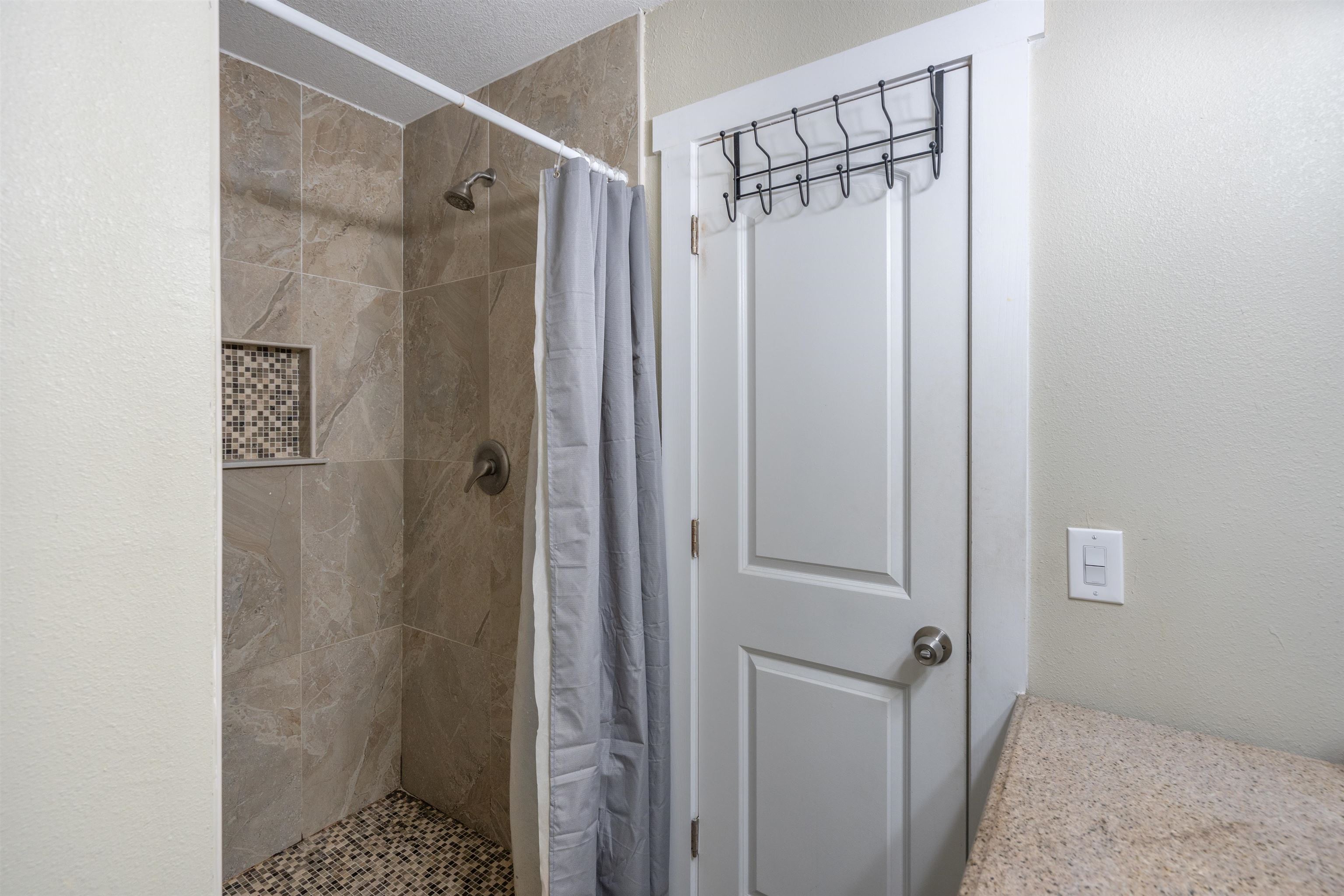 Image 31 of 35 For 227 Whitney Street N