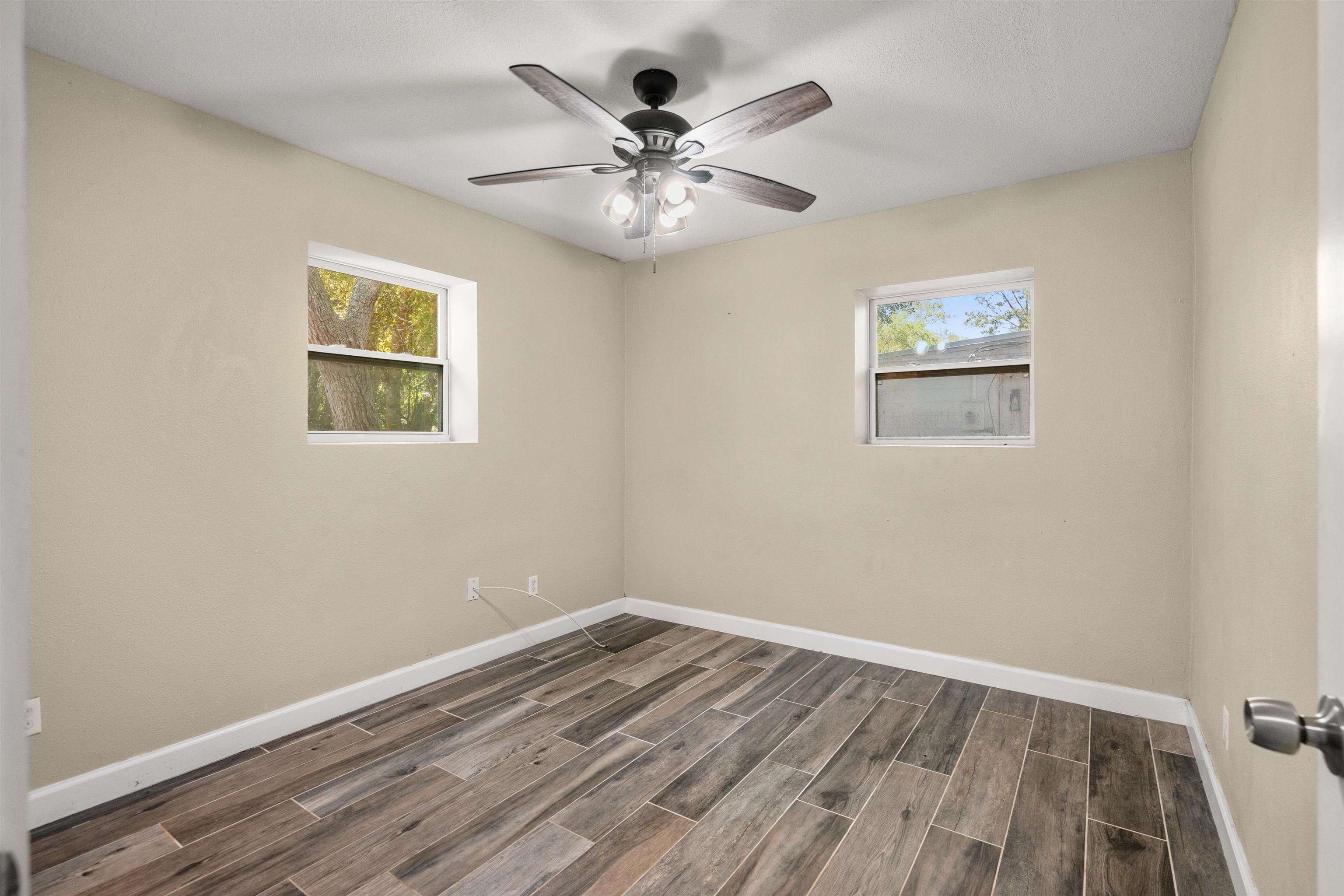 Image 32 of 35 For 227 Whitney Street N