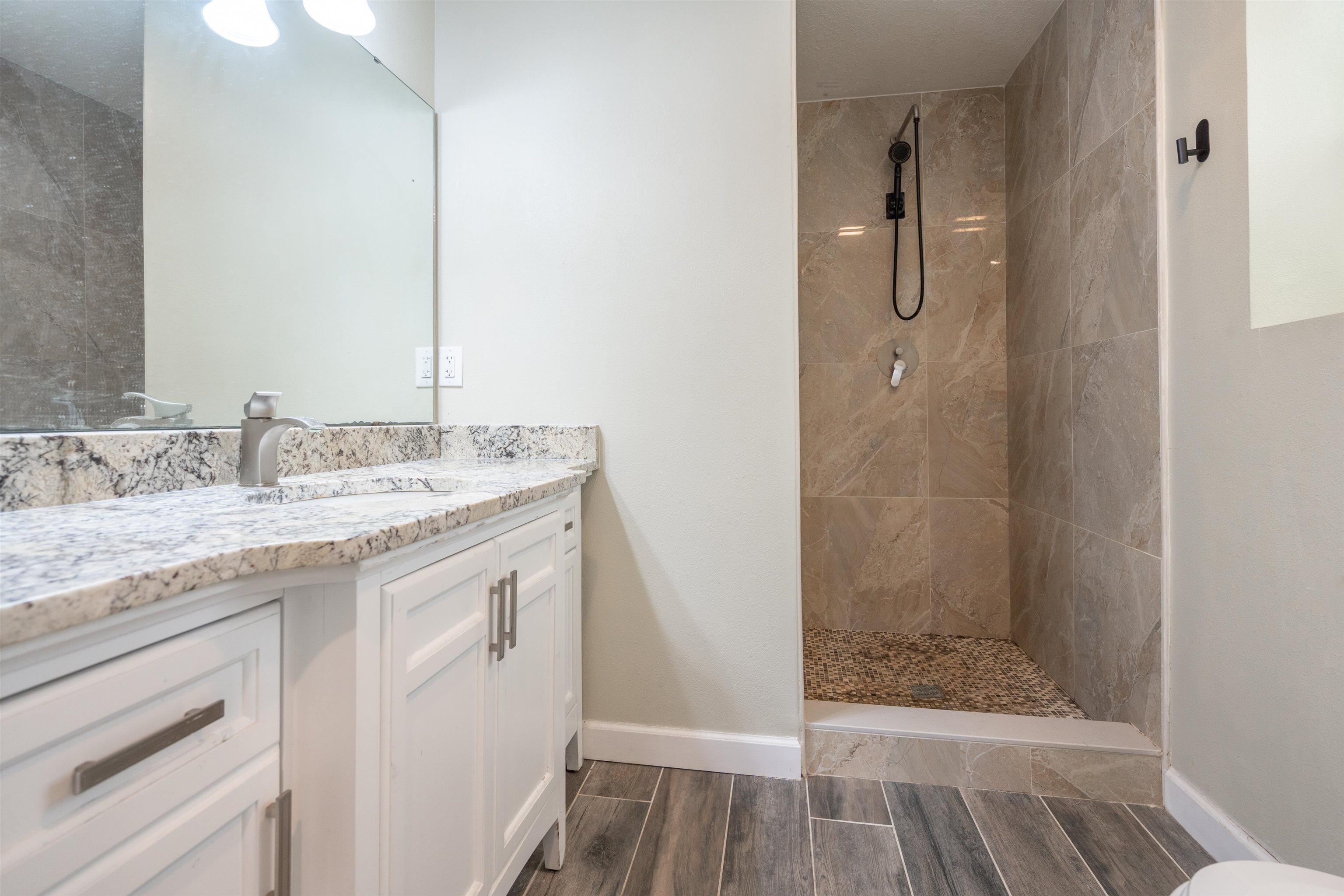 Image 35 of 35 For 227 Whitney Street N