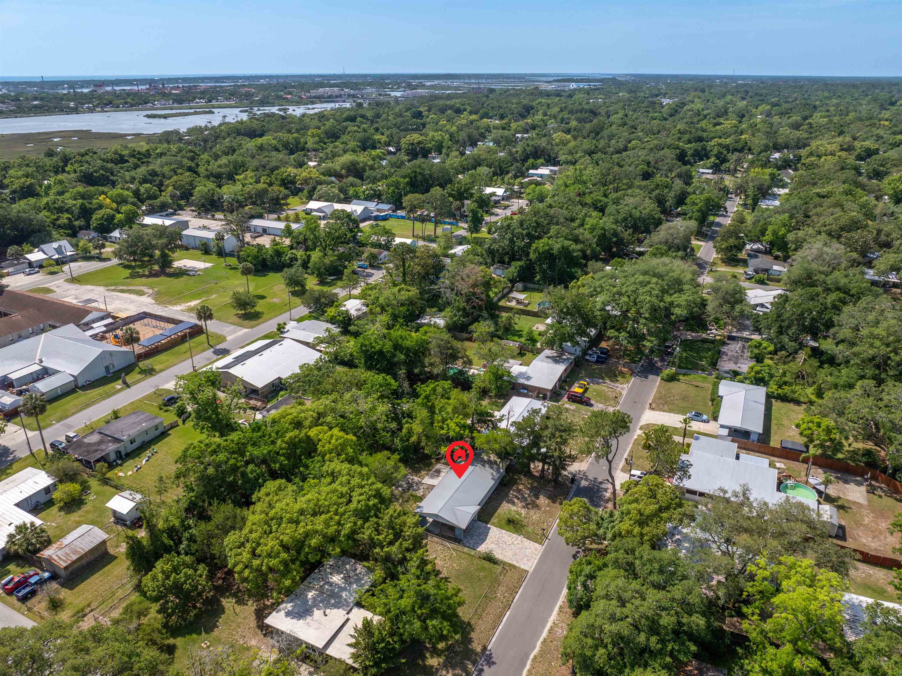 Image 4 of 35 For 227 Whitney Street N